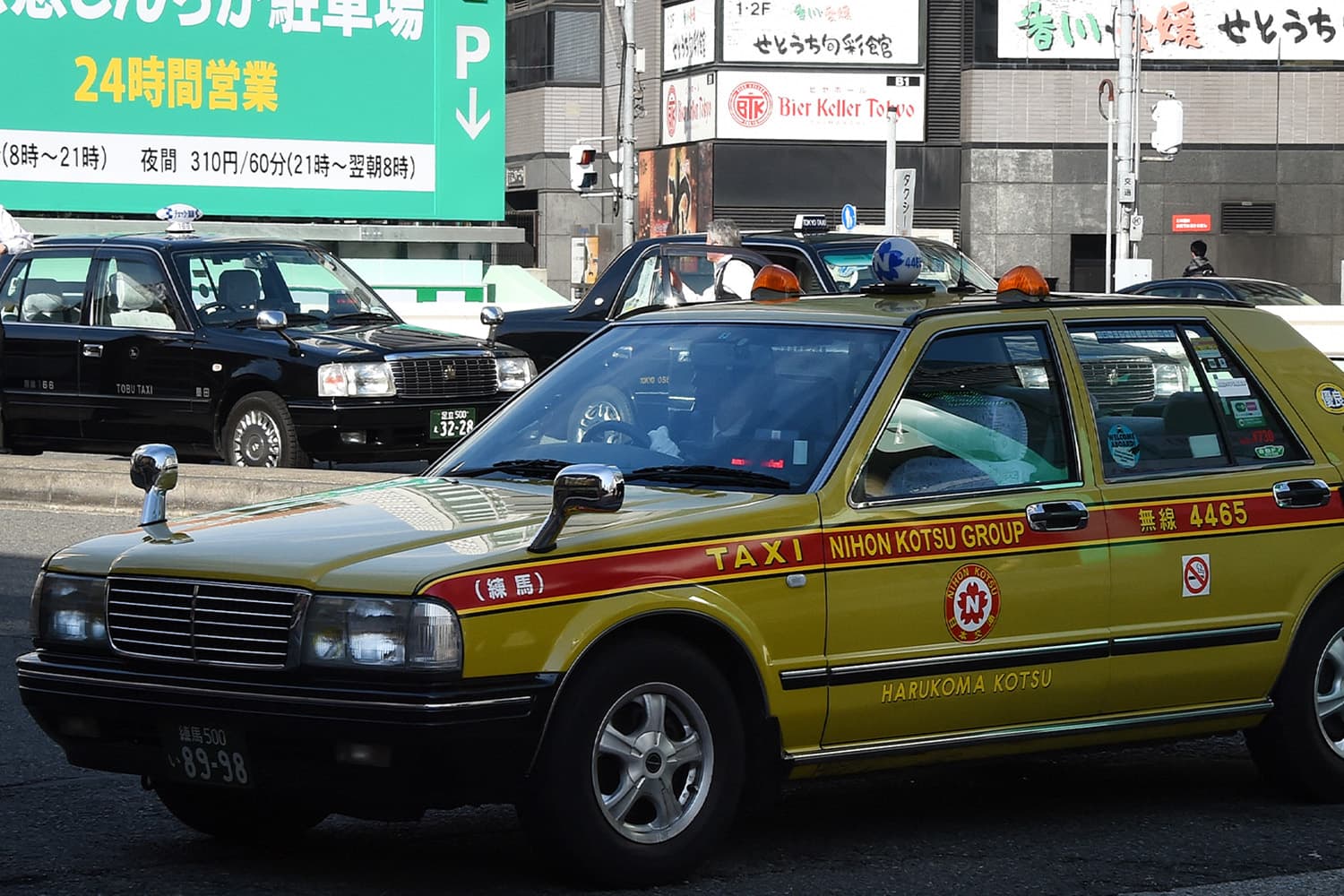 Tourists_tokyo_warned_against_using_unlicensed_taxis_SPACEBAR_Hero_6c72b02e33.jpg