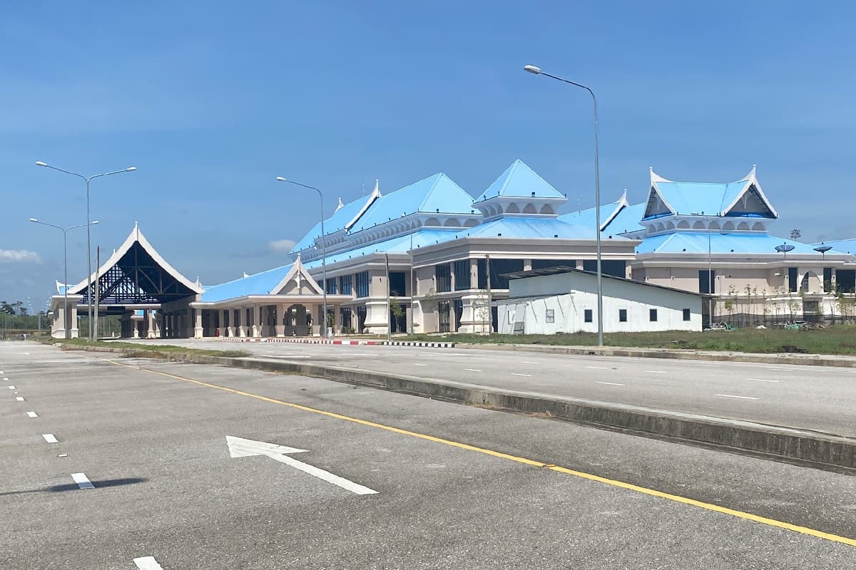 Trang-moves-forward-with-electric-bus-project-connecting-airport-and-port-to-support-tourism-SPACEBAR-Photo02.jpg