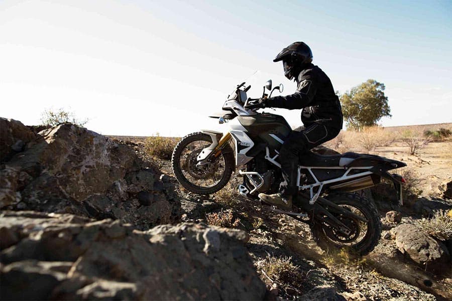 Triumph_motorcycle_love_english_Bonneville_Chrome_Collection_SPACEBAR_Photo03_f4e4361ddc.jpeg