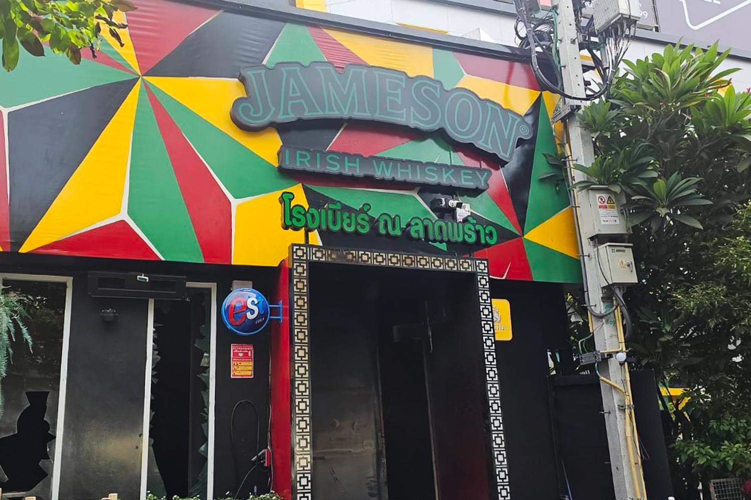 เปิดช่องว่างกฎหมาย “ร้านอาหาร-สถานบริการ” ทำไมเปิดได้ ทั้งที่ไม่อยู่ในโซนนิ่งสถานบันเทิง