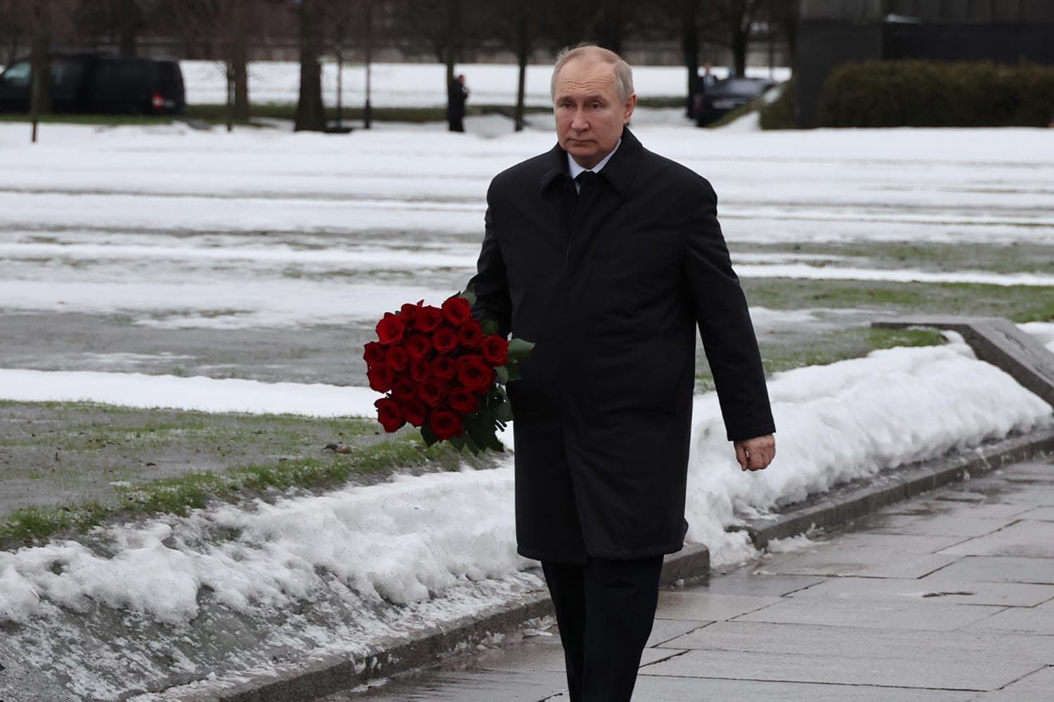 Vladimir_Putin_Piskaryovskoye_80th_leningrad_russia_ww_ii_SPACEBAR_Hero_ad2d7e7243.jpeg