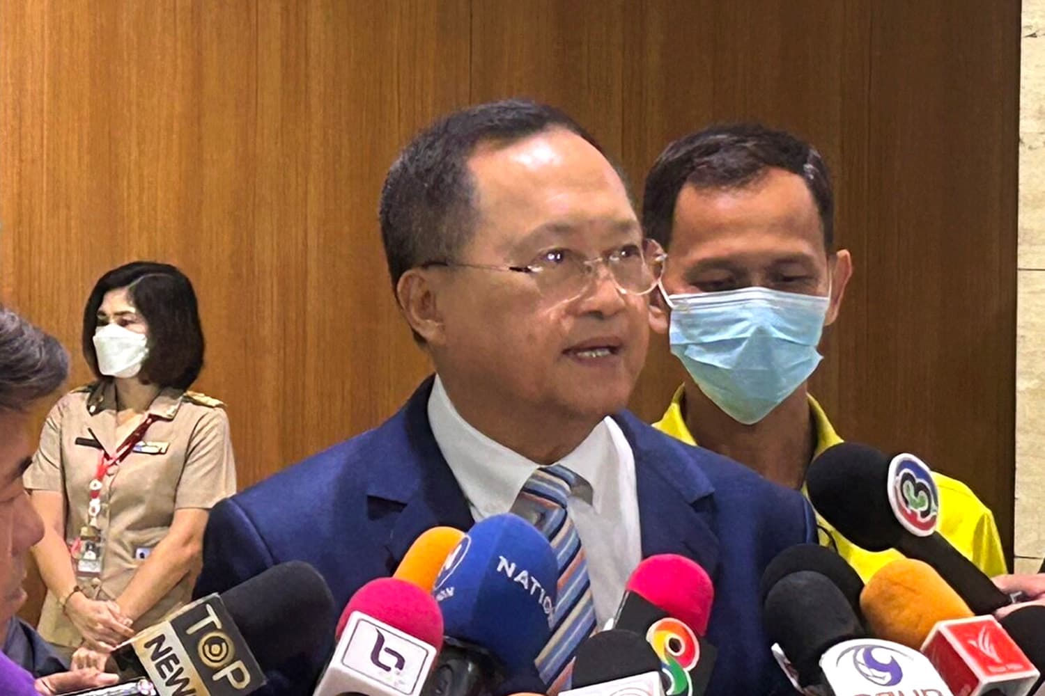 Wanchai_gives_the_government_a_rating_of_4_out_of_10_pointing_out_that_for_SPACEBAR_Hero_c7a62e77ae.jpg