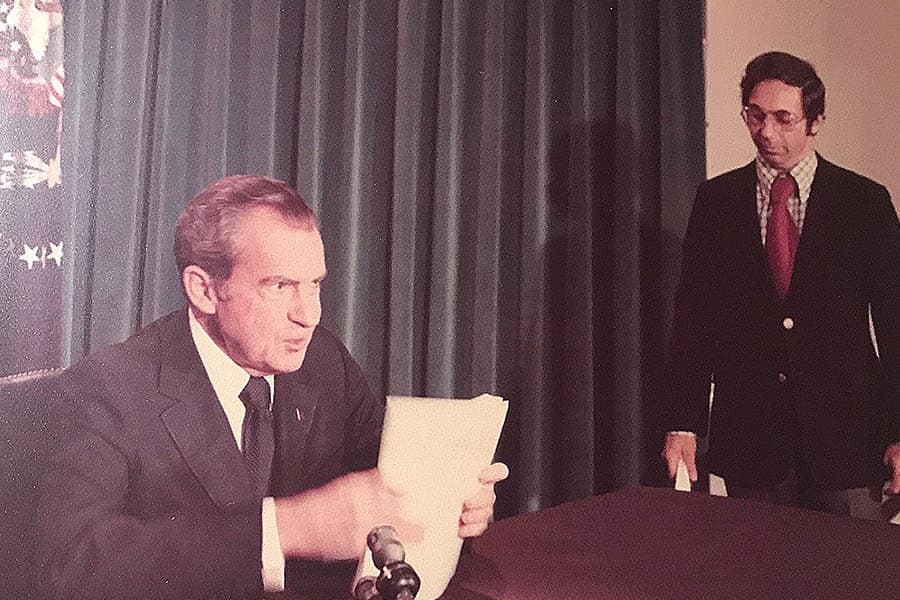 Watergate_scandal_richard_nixon_president_us_SPACEBAR_Photo04_d551cc3e9f.jpeg