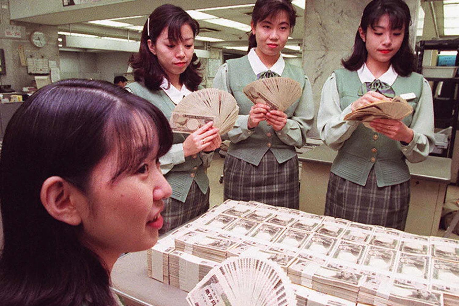 Winter_bonuses_Japanese_firms_sharpest_increase_in_40_years_SPACEBAR_Hero_926c6bffe0.jpeg