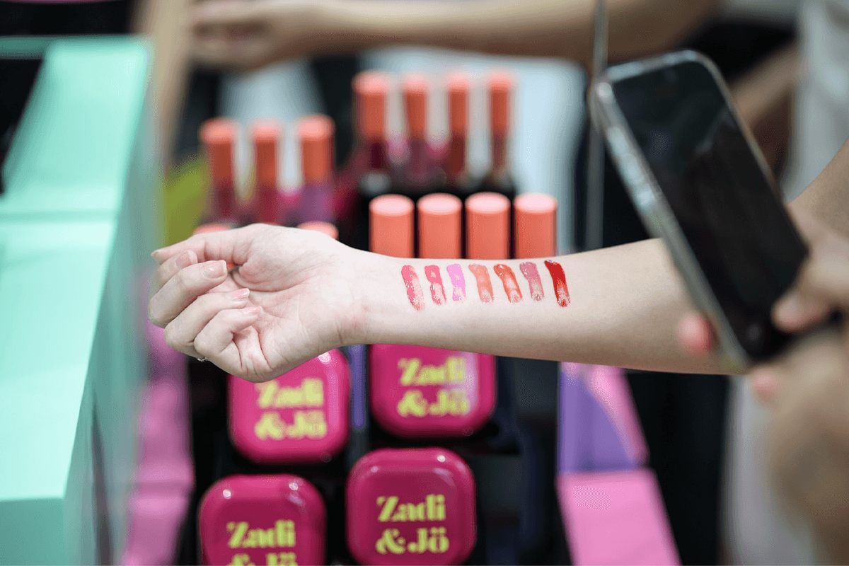 Zadi-Jo-Glow-Station-SPACEBAR-Photo01.png