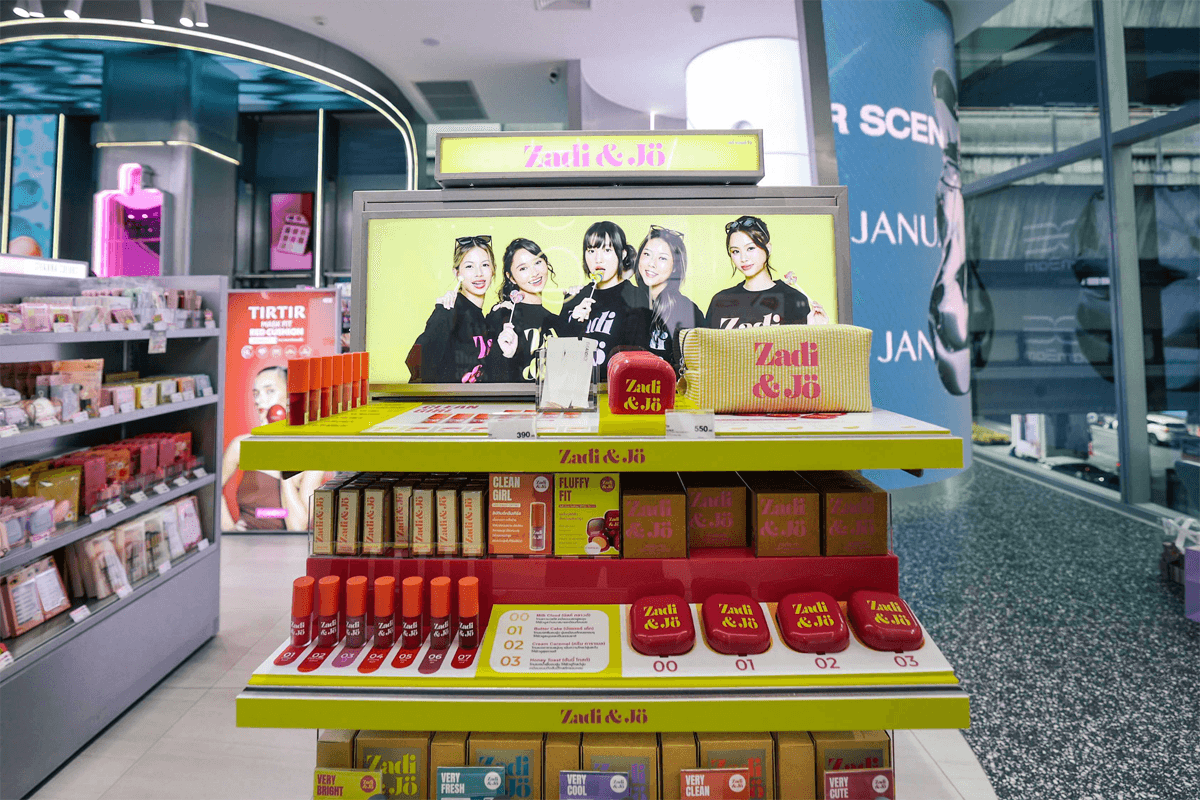 Zadi-Jo-Glow-Station-SPACEBAR-Photo02.png