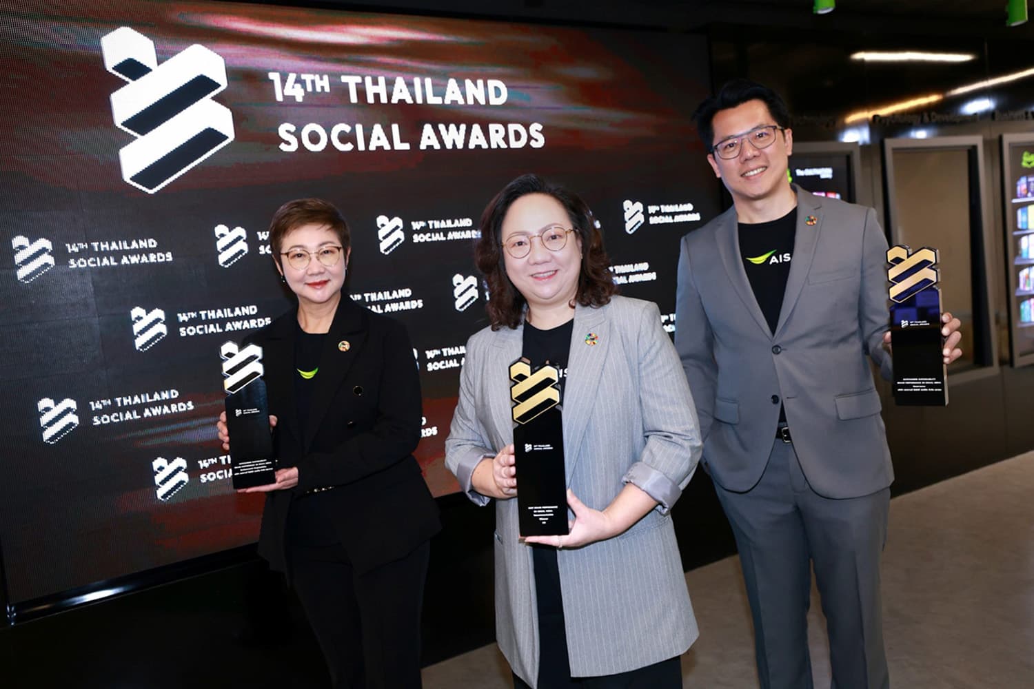 AIS คว้า 3 รางวัล Thailand Social Awards ตอกย้ำผู้นำโซเชียล 9 ปี