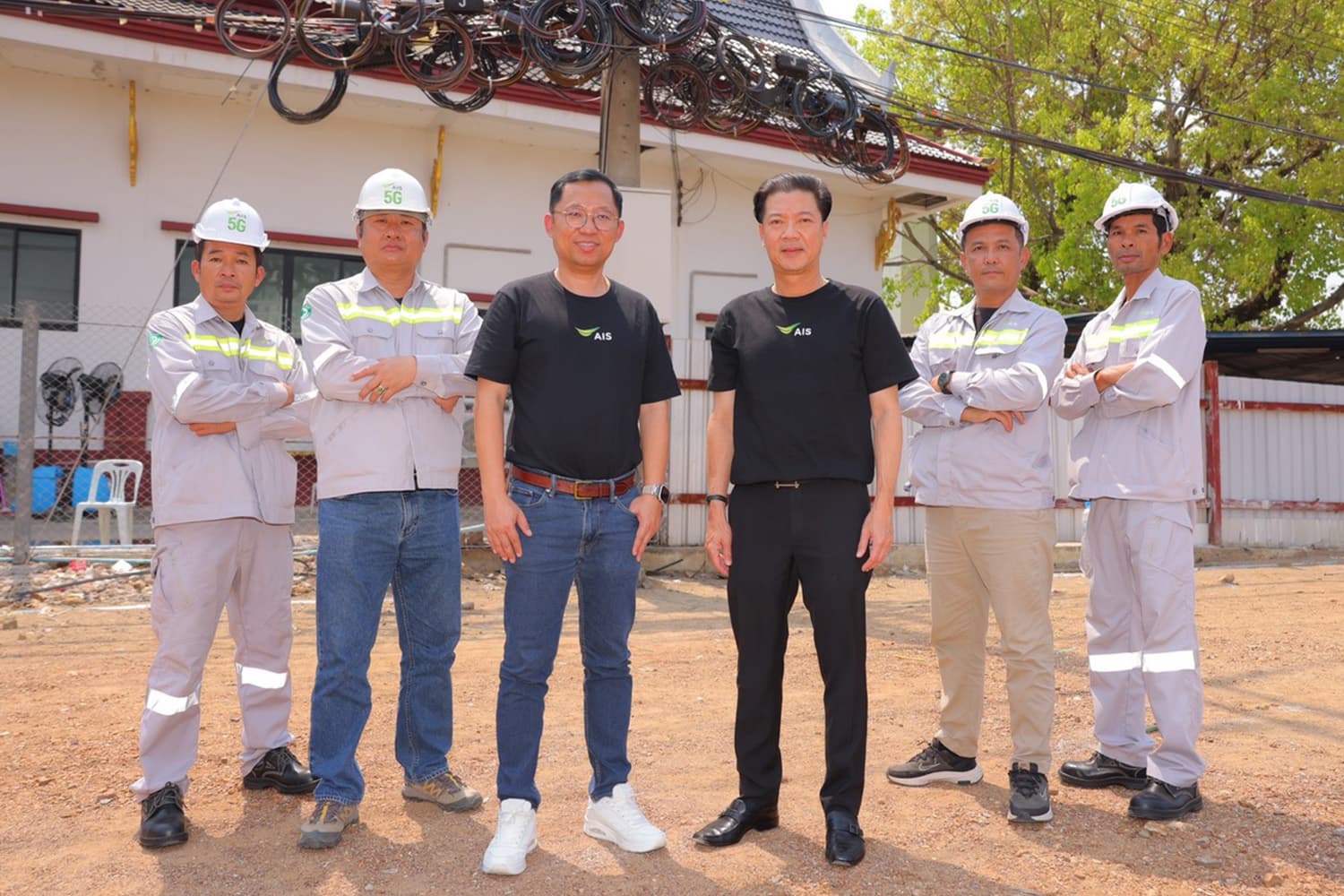 ais_phae_thong_than_call_center_thai_cambodian_border_SPACEBAR_Hero_25549450fe.jpg