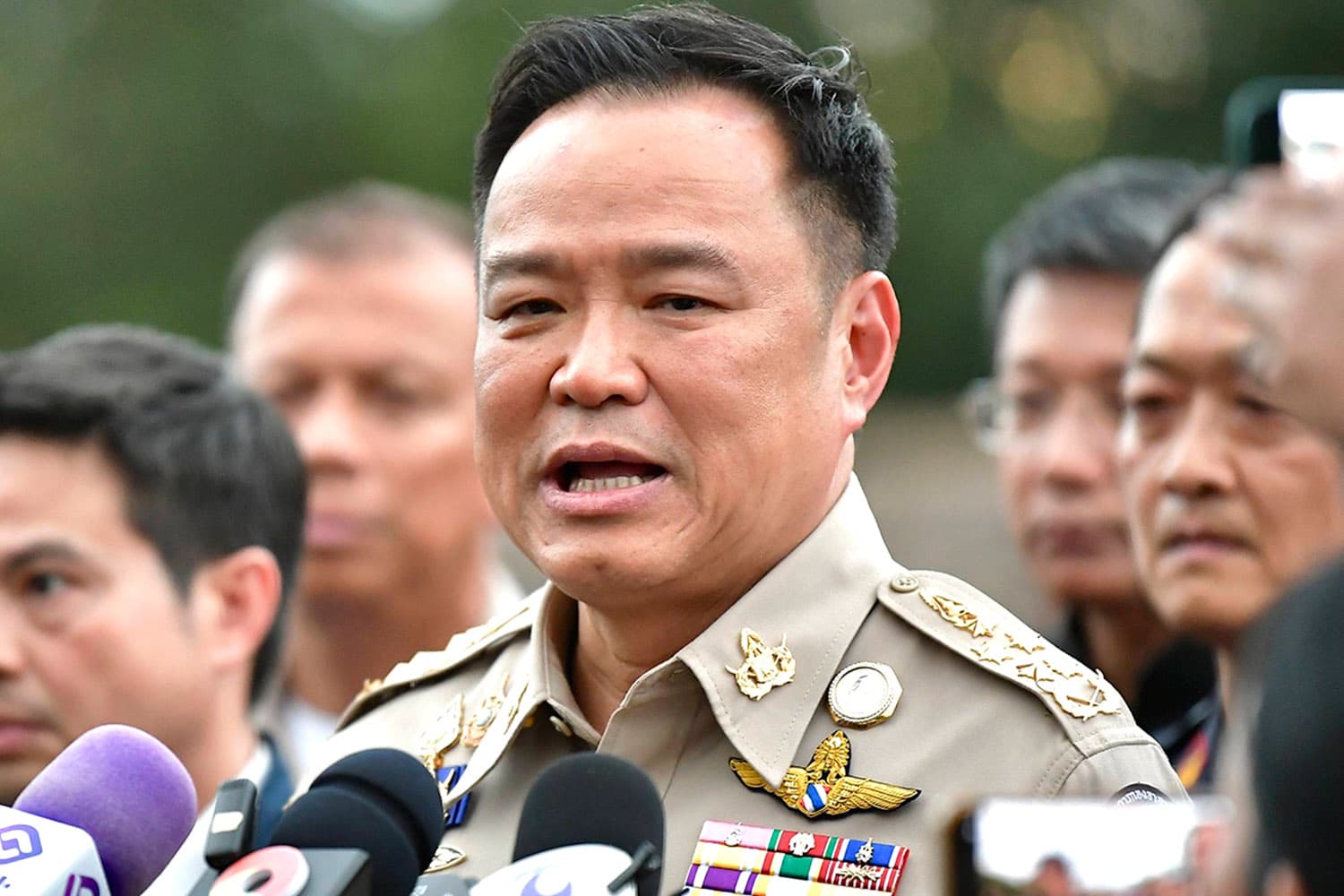 ไม่รู้ใครปล่อย! ‘อนุทิน’ ยันไร้กังวลปมร่วมเฟรม ‘เบน สมิธ’