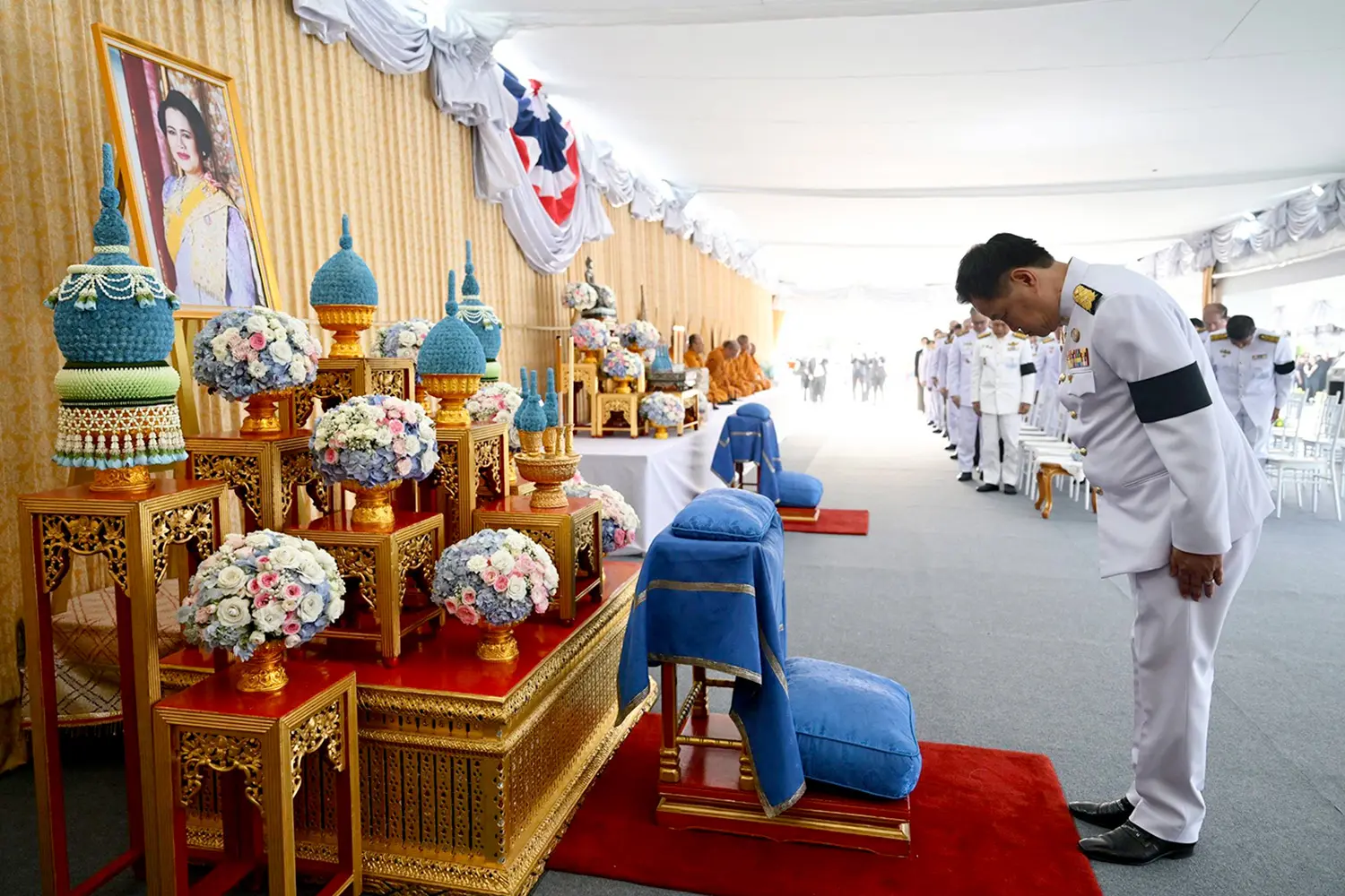 ‘อนุทิน’ นำทำบุญตักบาตรถวายพระราชกุศล วันคล้ายวันสวรรคต ‘สมเด็จพระพันปีหลวง’