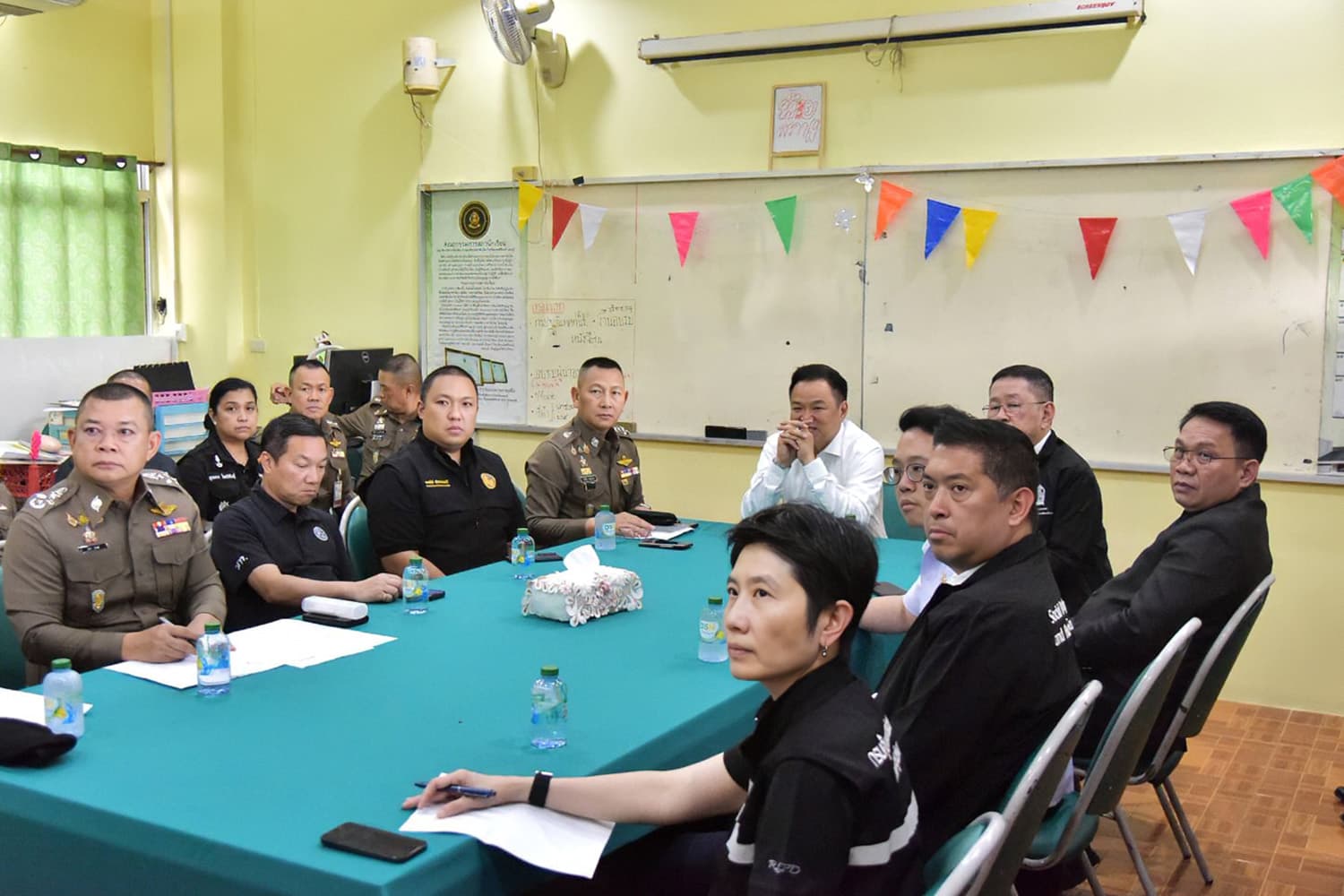 ‘อนุทิน’ ลงพื้นที่ติดตามเหตุกราดยิงโรงเรียน สั่งเร่งเยียวยา-คุมปืนเข้ม ตำรวจเร่งหาคำตอบแรงจูงใจผู้ก่อเหตุ
