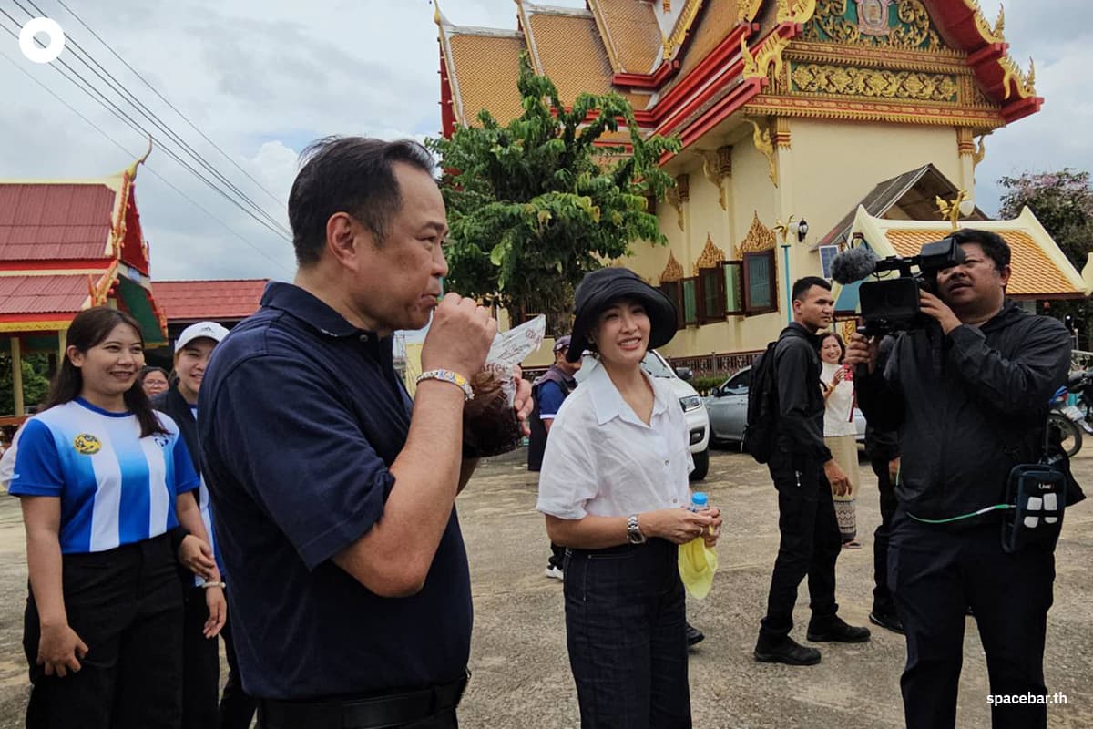 anutin-visits-ang-thong-flood-victims-delivers-relief-SPACEBAR-Photo05.jpg
