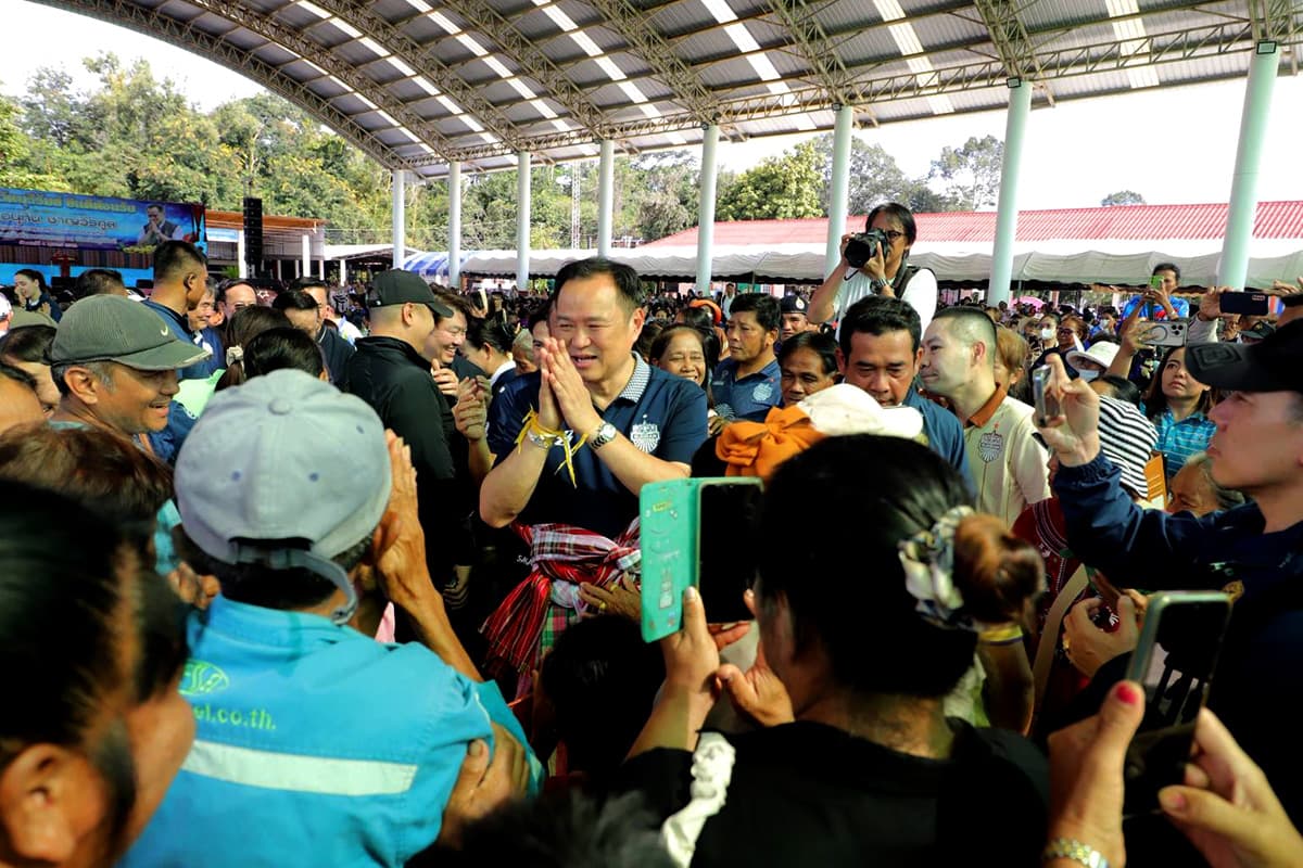 anutin-visits-buriram-announces-debt-relief-border-policy-SPACEBAR-Photo01.jpg