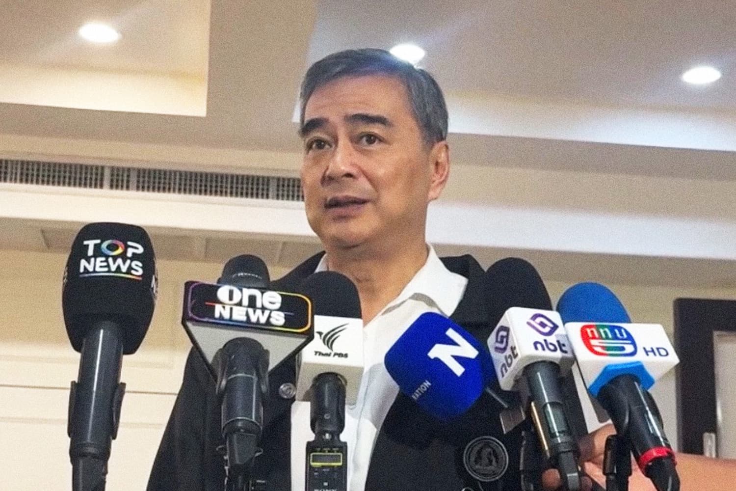 ‘อภิสิทธิ์’ จี้ ‘เอกนิติ’ เอาให้ชัดคนละครึ่งพลัสใช้งบตัวไหน