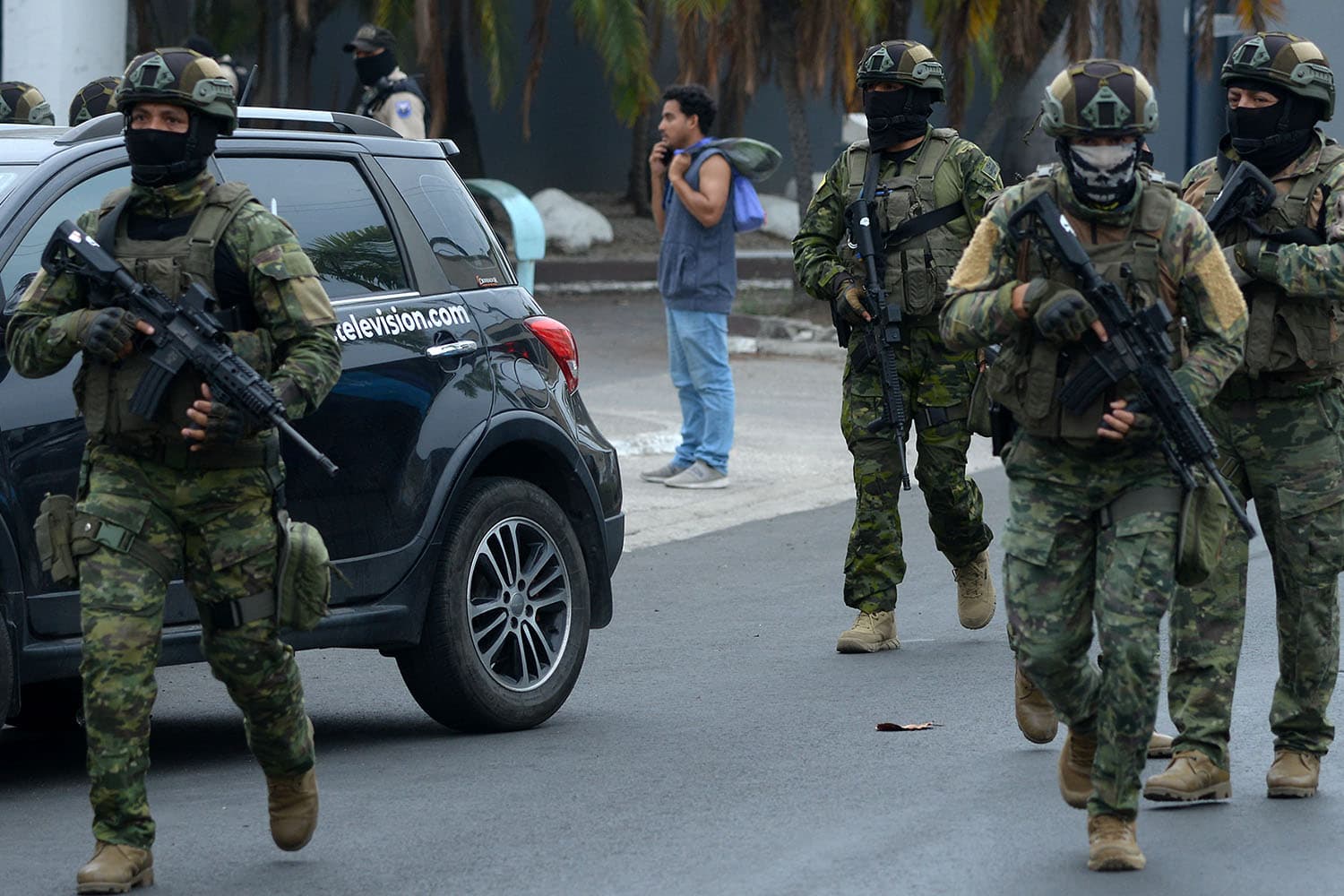 armed_gang_ecuador_internal_armed_conflict_declared_SPACEBAR_Hero_d645b91eda.jpg