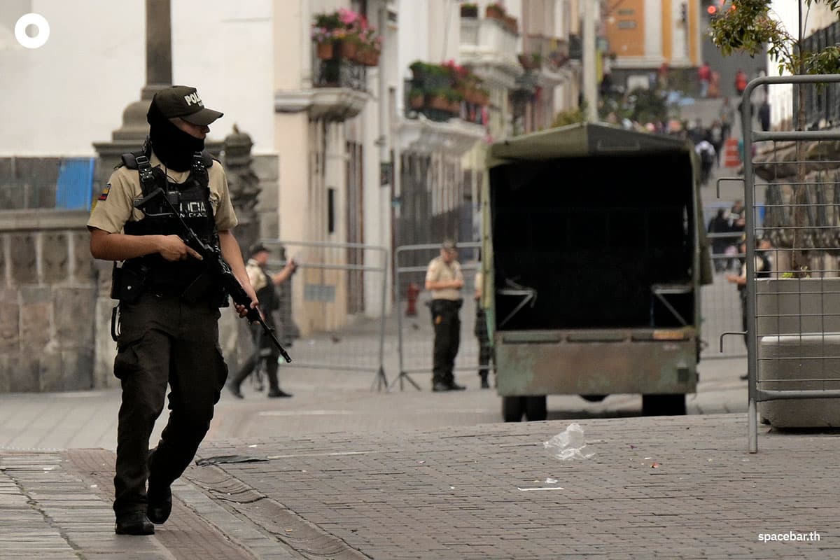 armed_gang_ecuador_internal_armed_conflict_declared_SPACEBAR_Photo03_3eba4b24fa.jpg