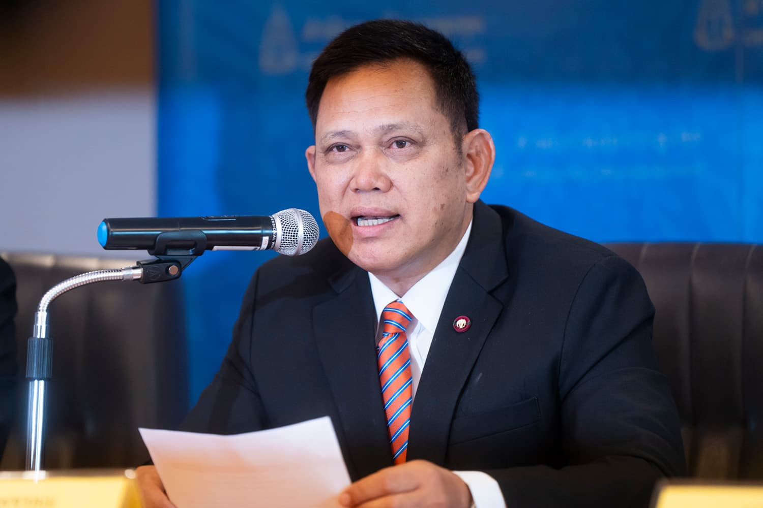 attorney_general_postpones_hearing_on_thaksin_case_112_SPACEBAR_Hero_5294196982.jpg