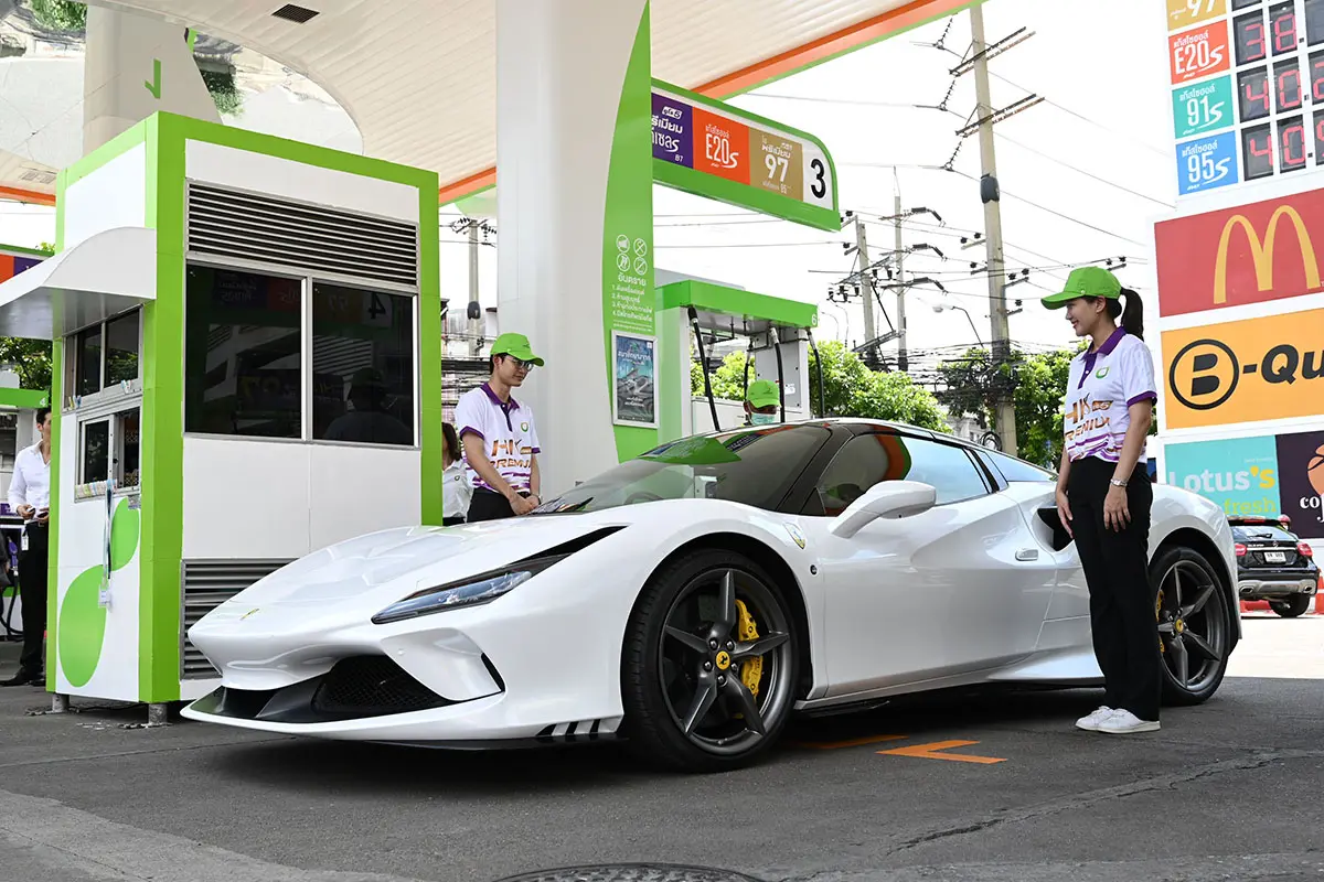 bcp_esso_station_change_logo_greenovative_experience_SPACEBAR_Photo01_df1d3dc00c.jpg