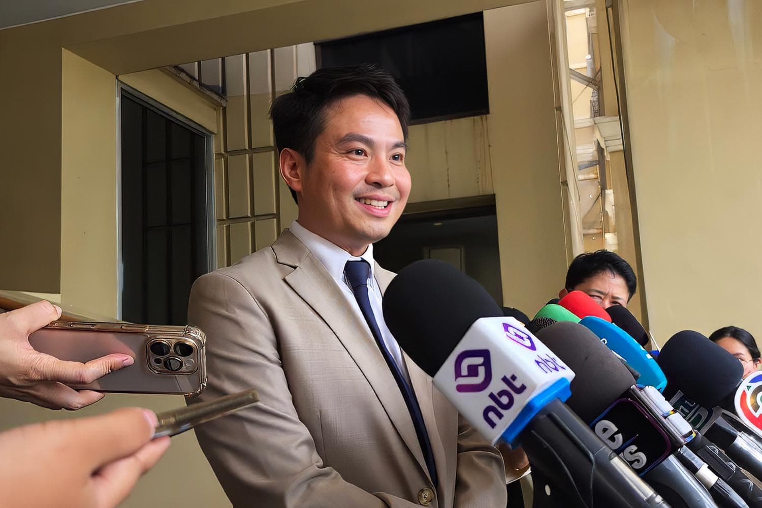 ‘ภราดร’ เคลียร์ปม ‘ภูมิใจไทย’ ถอนชื่อหนุนร่างแก้ รธน.ฉบับ ‘เพื่อไทย’ เชื่อความสัมพันธ์ไม่สะดุด