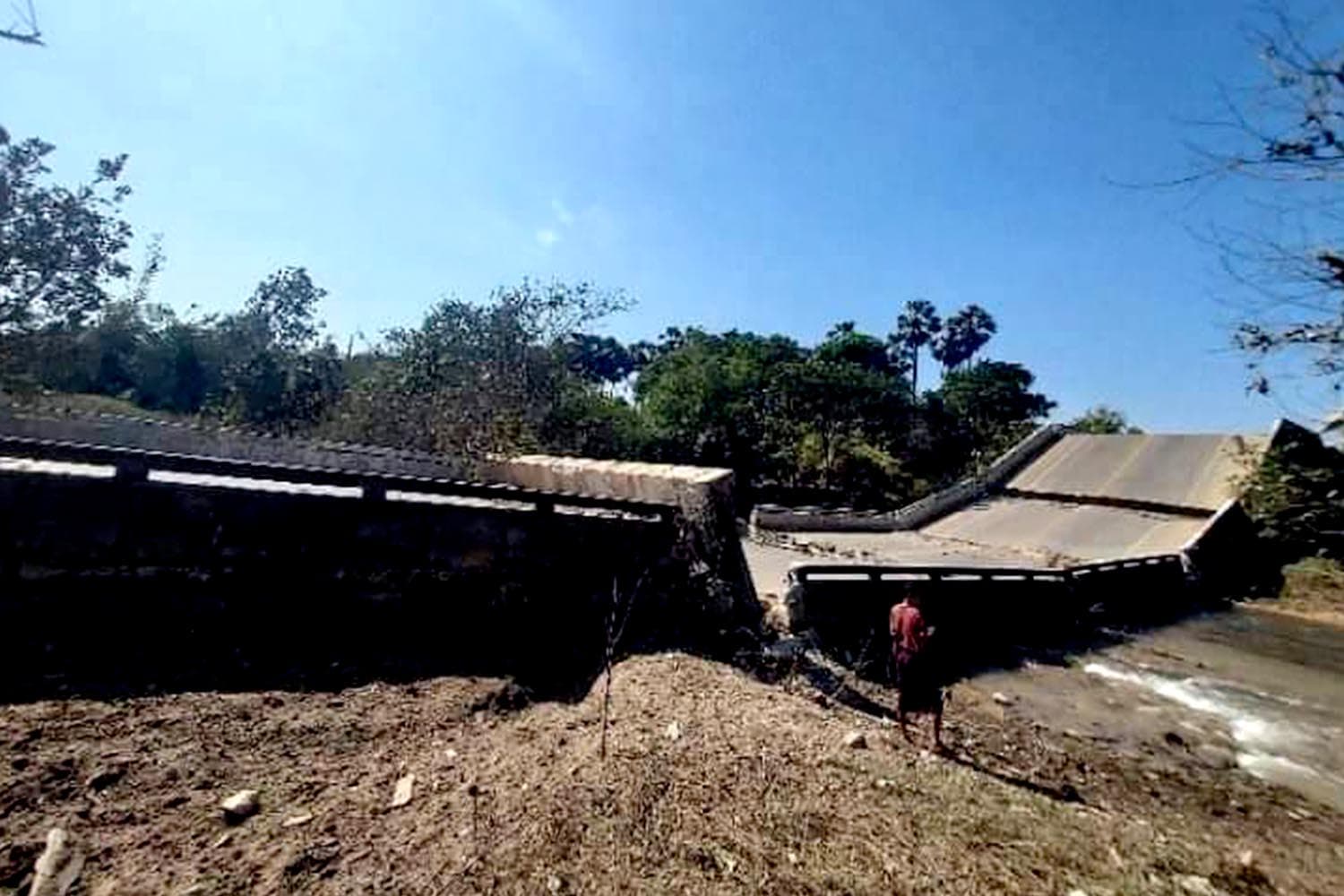 blast_bridge_ah_1_road_opening_dealttrade_thailand_myanmar_SPACEBAR_Hero_0201270a11.jpg