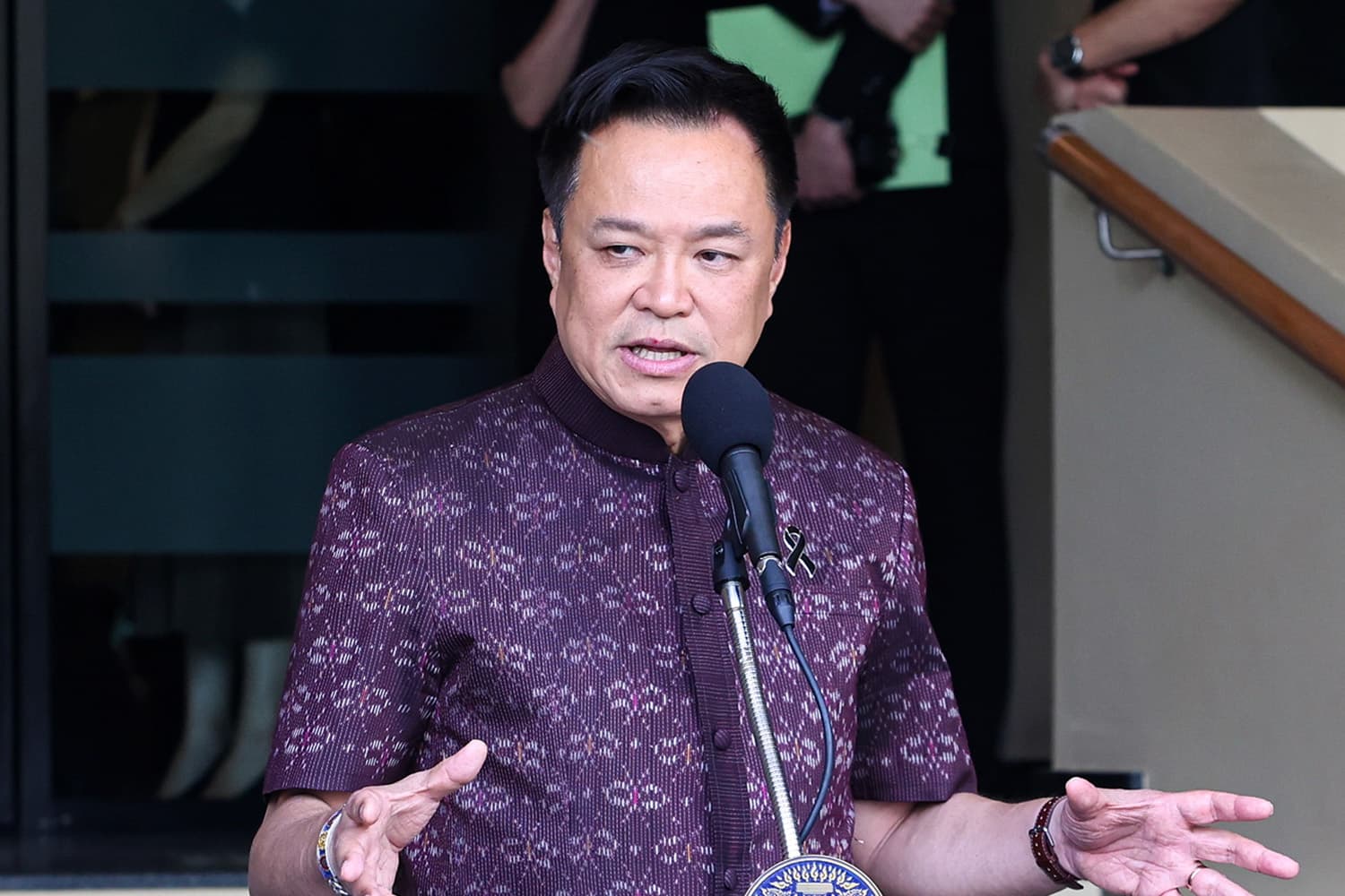 ‘อนุทิน’ เผย ครม.จัดงบกลาง 4 พันล้านเยียวยาน้ำท่วมทั่วไทย