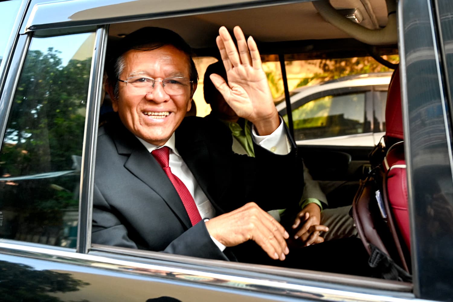 กษัตริย์กัมพูชาพระราชทานอภัยโทษ ‘กึม สุขา’ อดีตผู้นำฝ่ายค้านที่ถูกตัดสินข้อหากบฏโค่นล้ม ฮุน เซน
