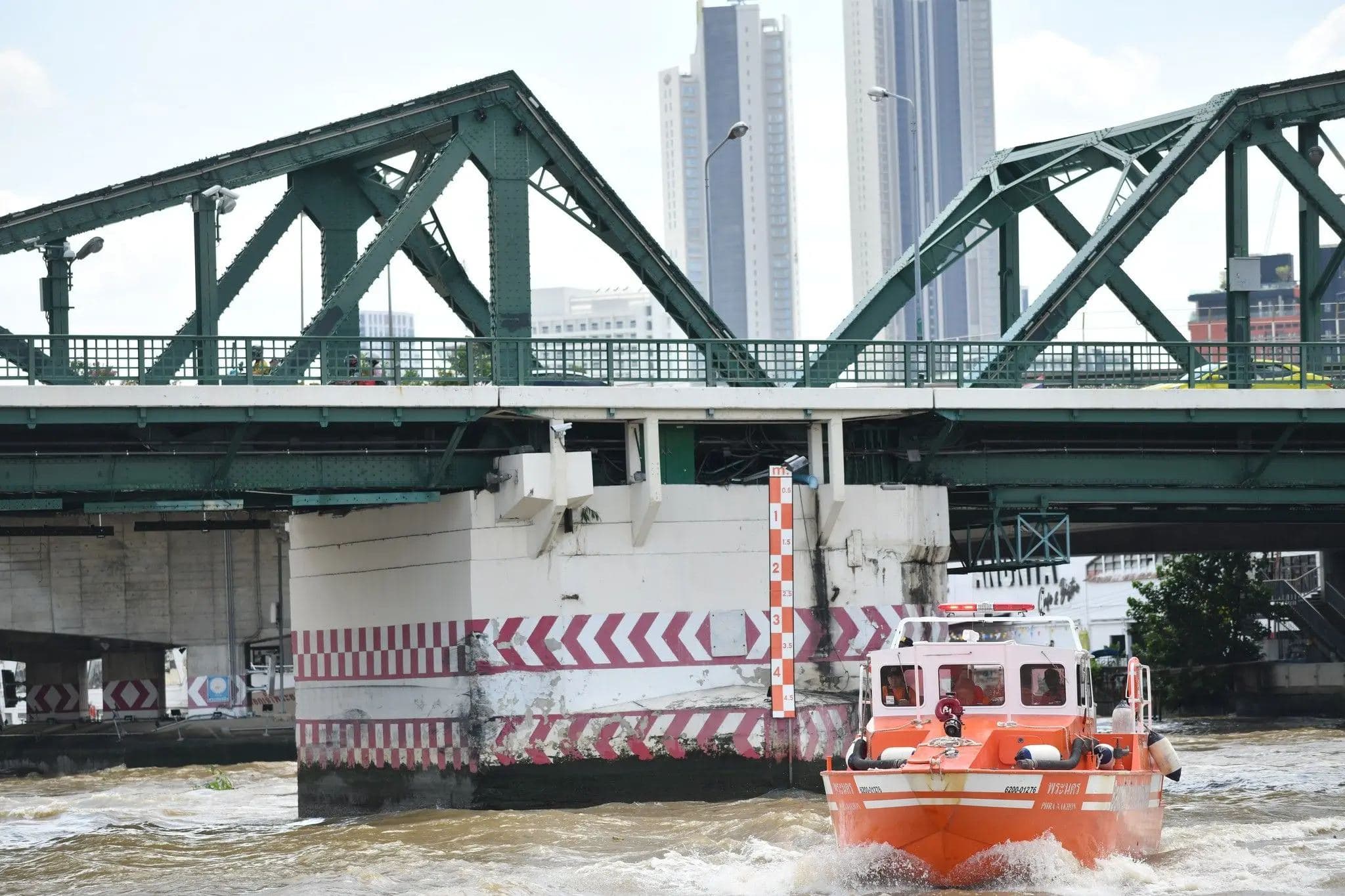 chai-nat-chao-phraya-dam-increase-water-release-11-provinces-flood-warning-2.jpg