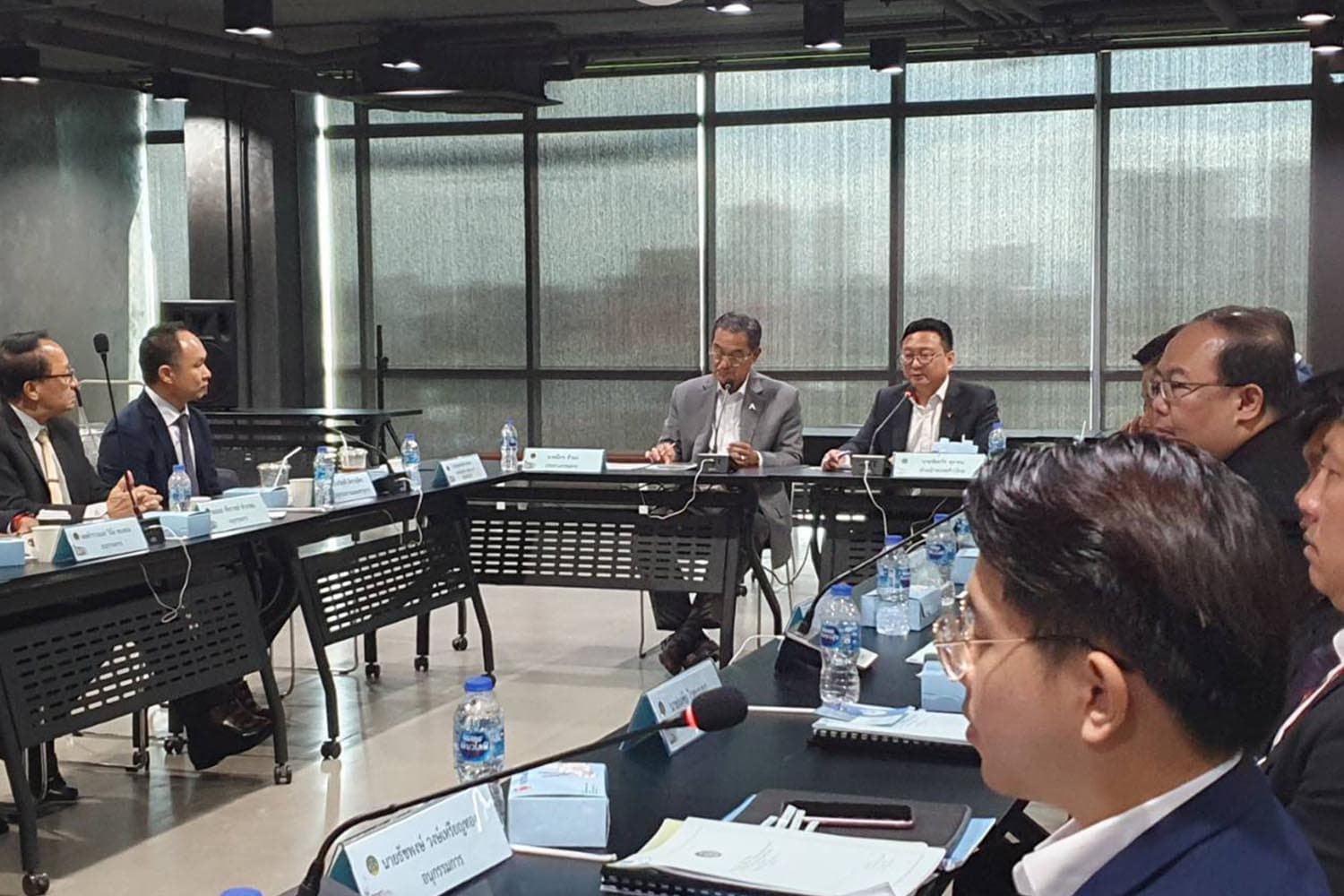 chaitawat_nikorn_meeting_referendum_moveforward_SPACEBAR_Hero_8773508b04.jpg