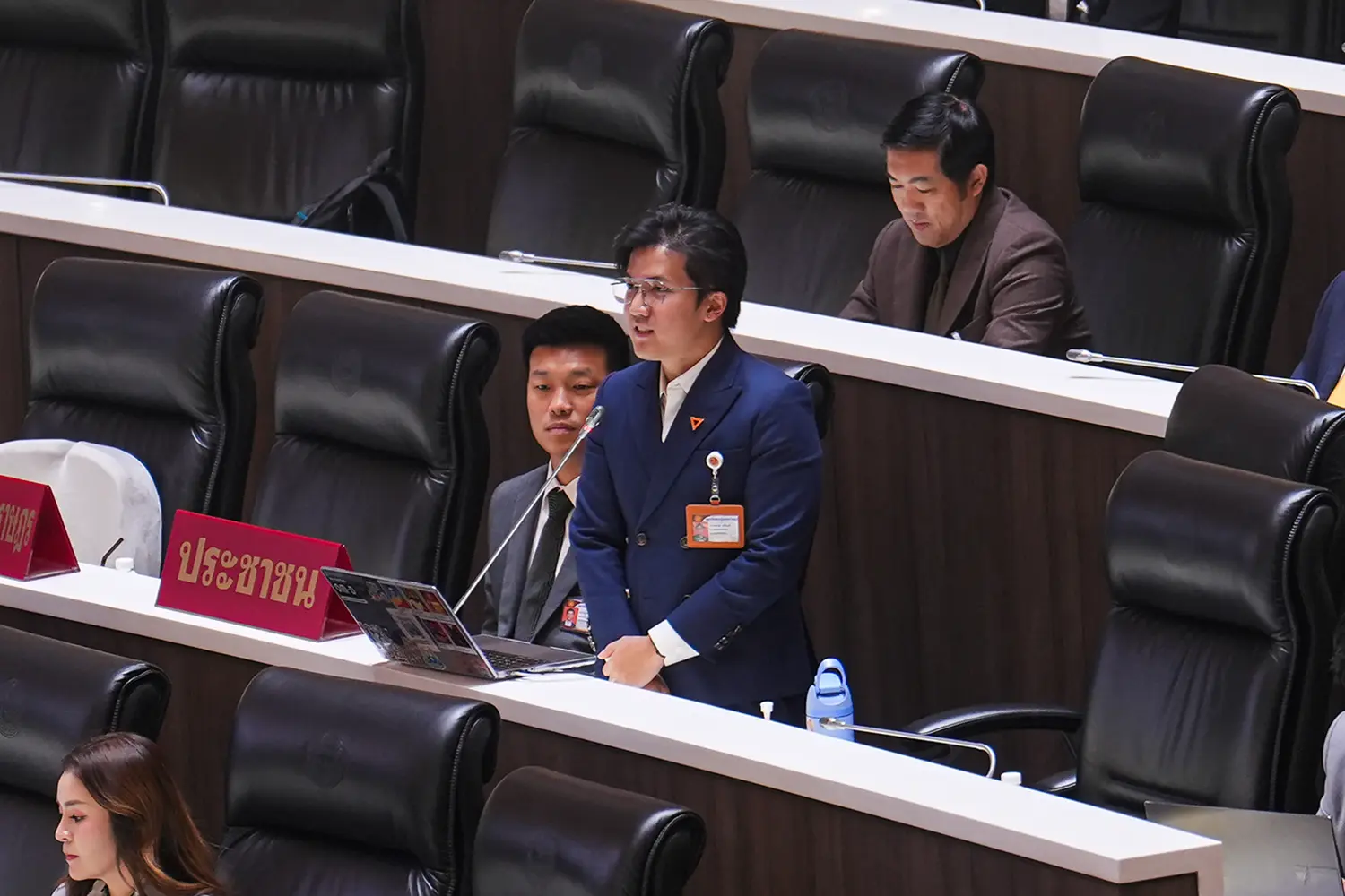 ประท้วงมาราธอน! ‘ชยพล’ ขยี้ปม ‘จนท.ภท.’ ส่อเอี่ยวโกง สว.