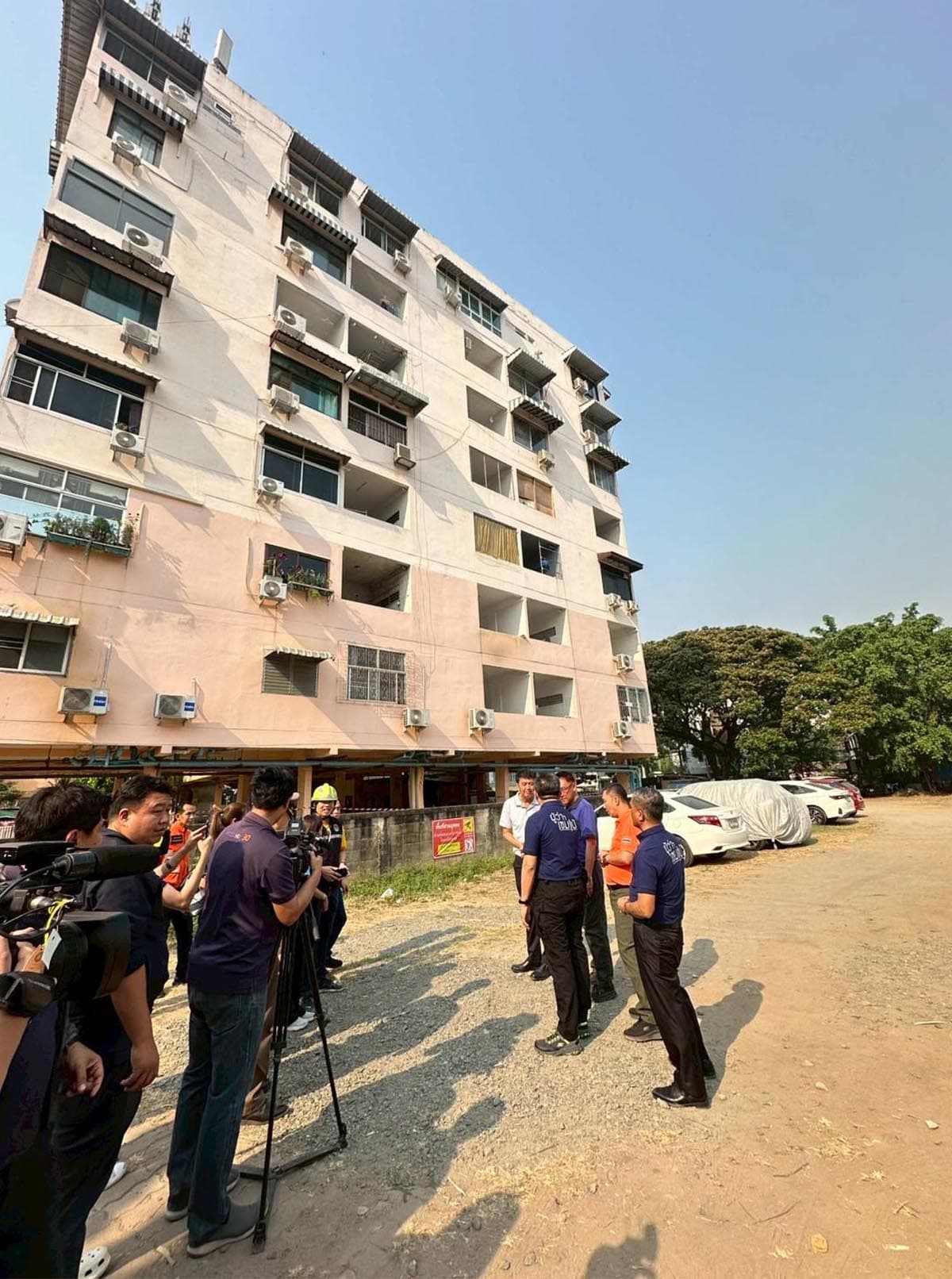 chiang_mai_earthquake_no_entry_duangtawan_condo_SPACEBAR_Photo01_3aa5f2d228.jpg