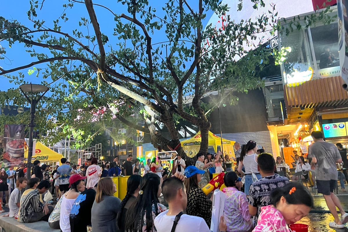 chiang_mai_songkran_festival_alcohol_traditions_tourism_SPACEBAR_Photo06_adb46f479f.jpg