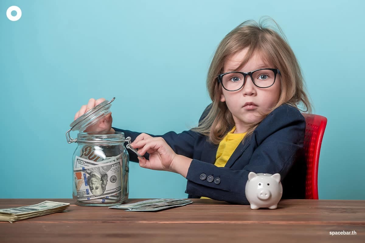 child_not_giving_parents_salary_is_ungrateful_asian_culture_SPACEBAR_Photo02_1_74ee33148c.jpeg