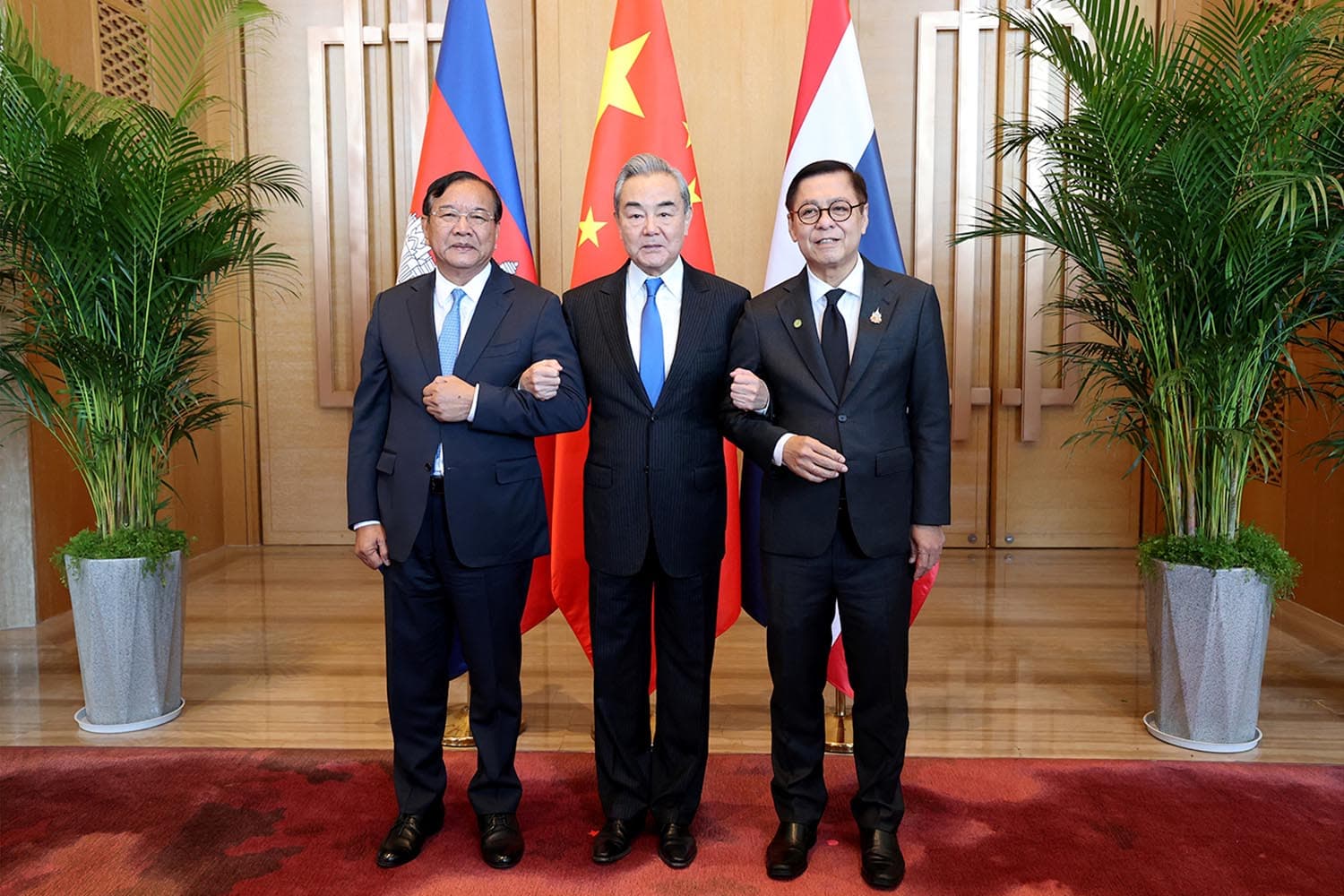 จีนให้คำมั่นพร้อมช่วยเหลือด้านมนุษยธรรมแก่ชุมชนชายแดนไทย-กัมพูชาที่พลัดถิ่นในทันที
