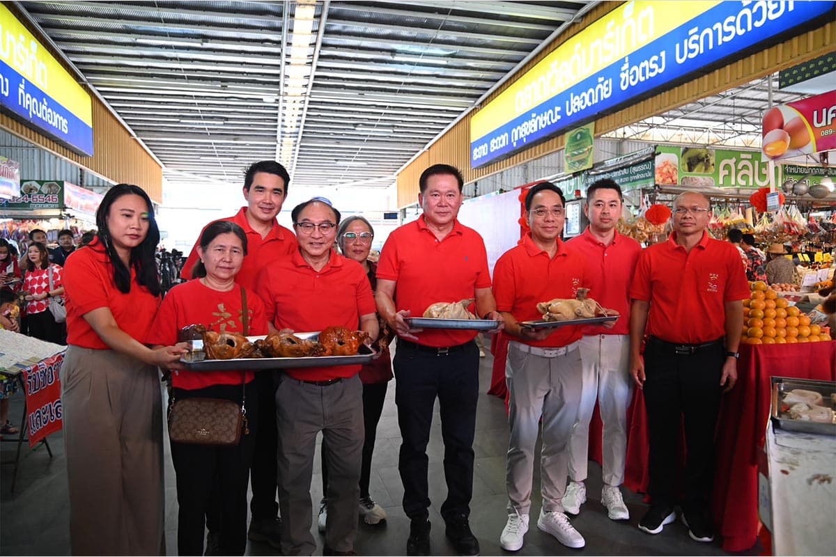 chinese_new_year_festival_world_market_cheap_products_chicken_SPACEBAR_Photo01_3cc1a1fc55.jpg