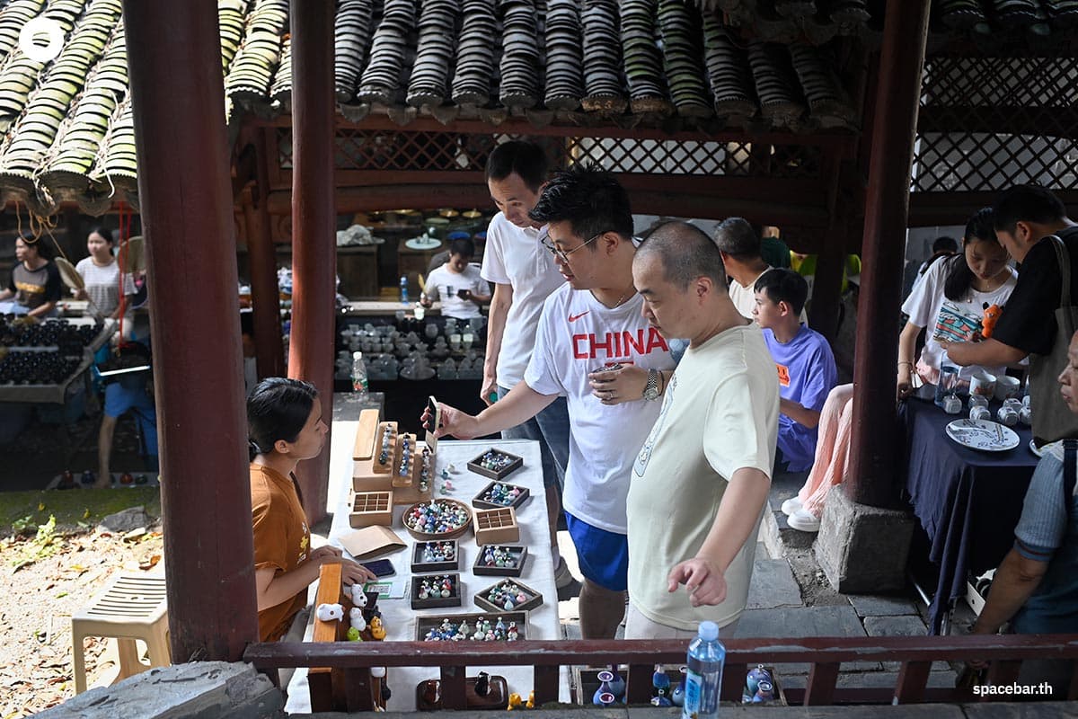 chinese_youths_trade_city_living_for_ceramics_SPACEBAR_Photo02_e532ddedc2.jpg
