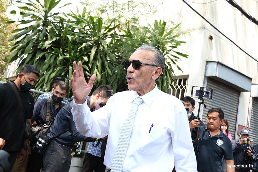 chuwit_declares_an_enemy_of_bhum_jai_thai_party_and_anutin_SPACEBAR_Photo01_53378e4c2e.jpeg