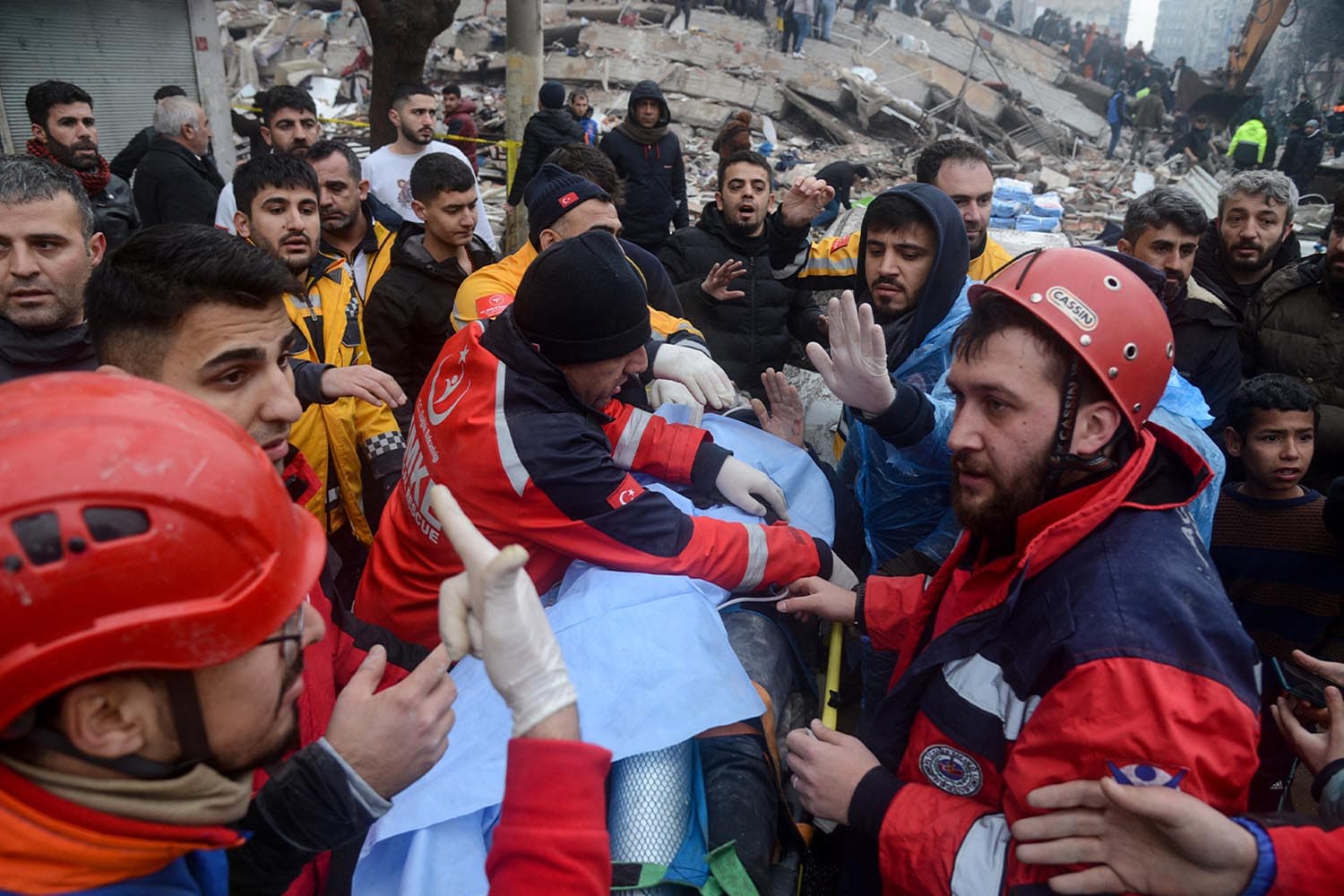 clip_girl_toddler_rescued_from_rubble_turkey_earthquake_SPACEBAR_Hero_5794ee3902.jpeg