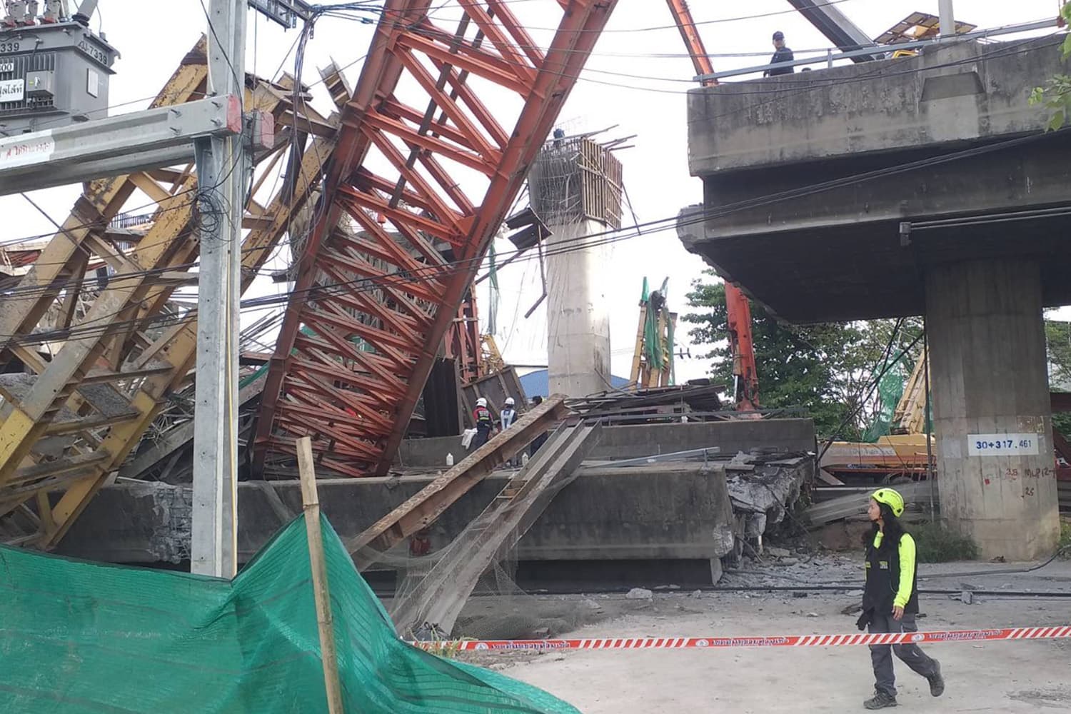 collapse_of_the_structure_during_the_construction_of_the_Rama_2_elevated_road_SPACEBAR_Hero_51e7aa8586.jpg