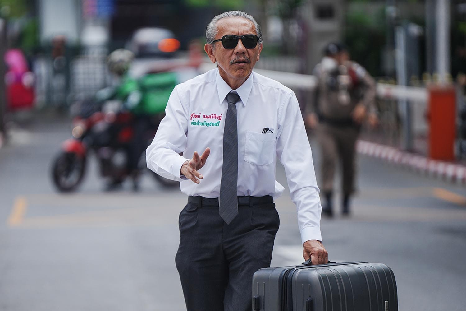 court_dismissed_the_Bhumjaithai_Party_case_against_Chuwit_for_defamation_SPACEBAR_Hero_591f0024d7.jpg