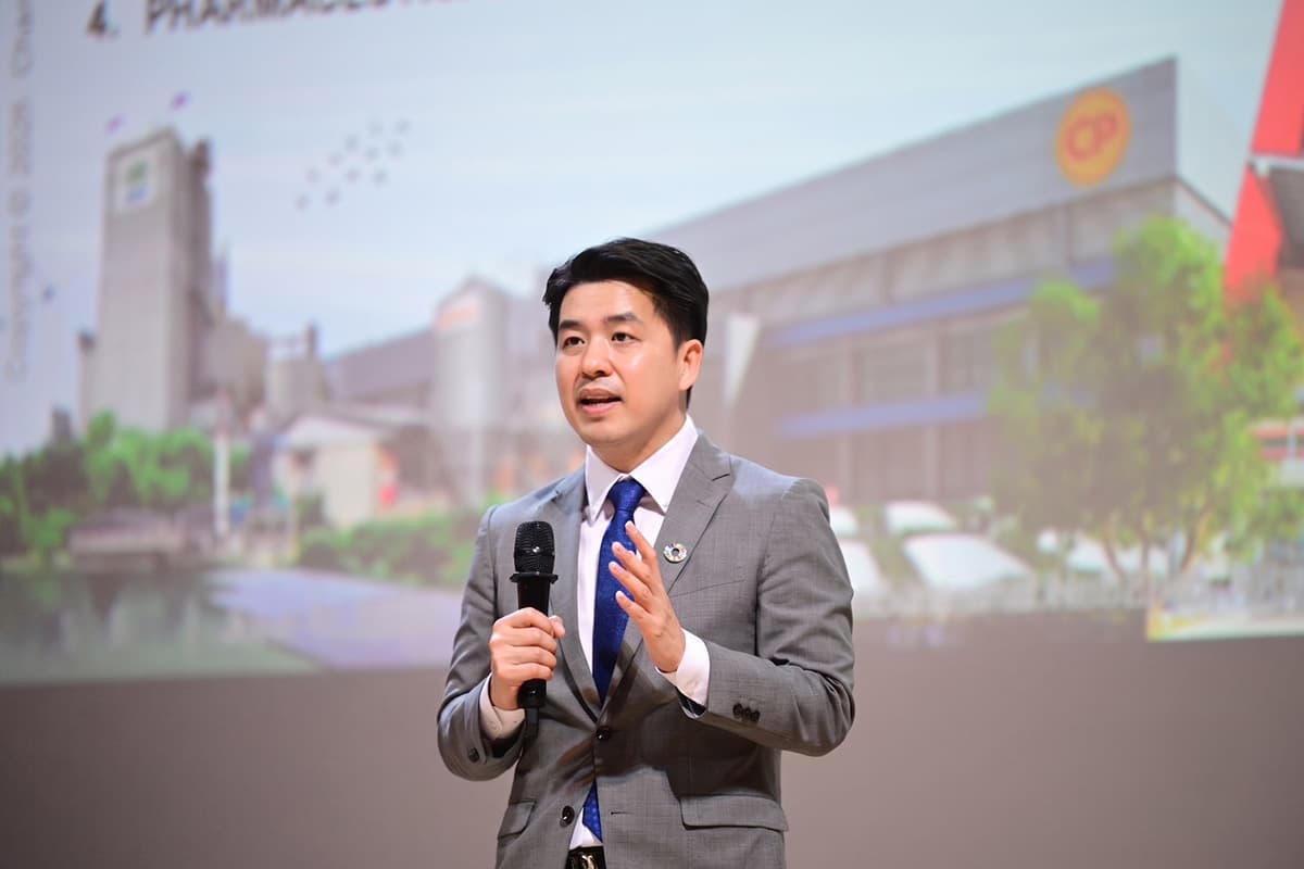 ดร.ธีระพล ถนอมศักดิ์ยุทธ ประธานคณะผู้บริหารด้านความยั่งยืนองค์กรและการพัฒนากลยุทธ์ เครือเจริญโภคภัณฑ์