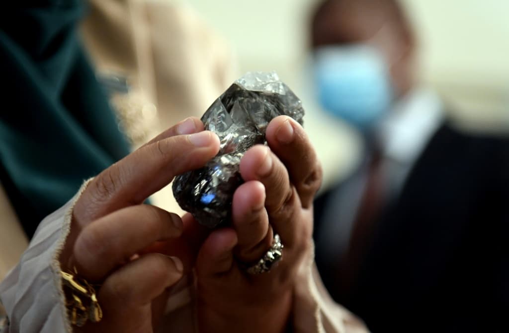 De Beers หาผู้ซื้อยาก กลุ่มรัฐบาลแอฟริกาแย่งชิง
