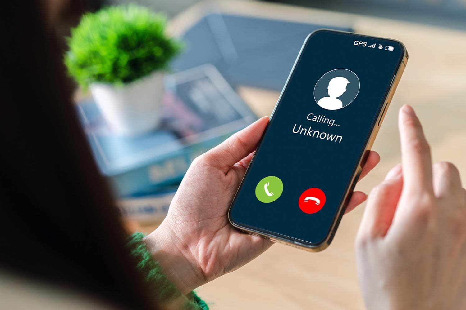 de_call_center_sim_card_mobile_phone_anti_online_scam_aoc_SPACEBAR_Hero_047f630eda.jpg