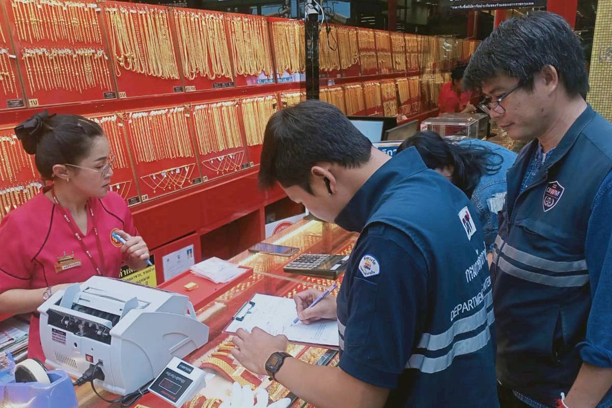 dit-inspects-gold-shops-SPACEBAR-Photo02.jpg