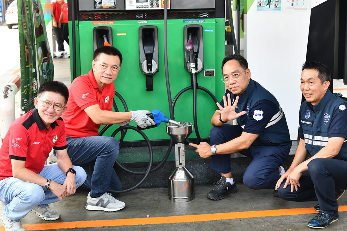 dit_refuel_standard_fuel_nozzle_sticker_station_or_bcp_pt_SPACEBAR_Photo06_439a0c0836.jpg