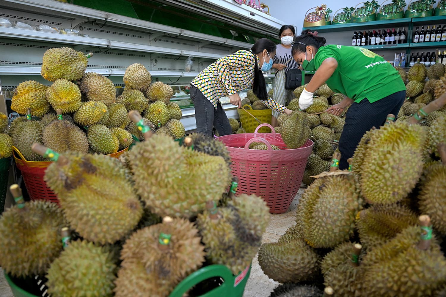 durian_diplomacy_indonesia_aims_exports_frozen_durians_to_china_this_year_SPACEBAR_Hero_13b54d24db.jpg