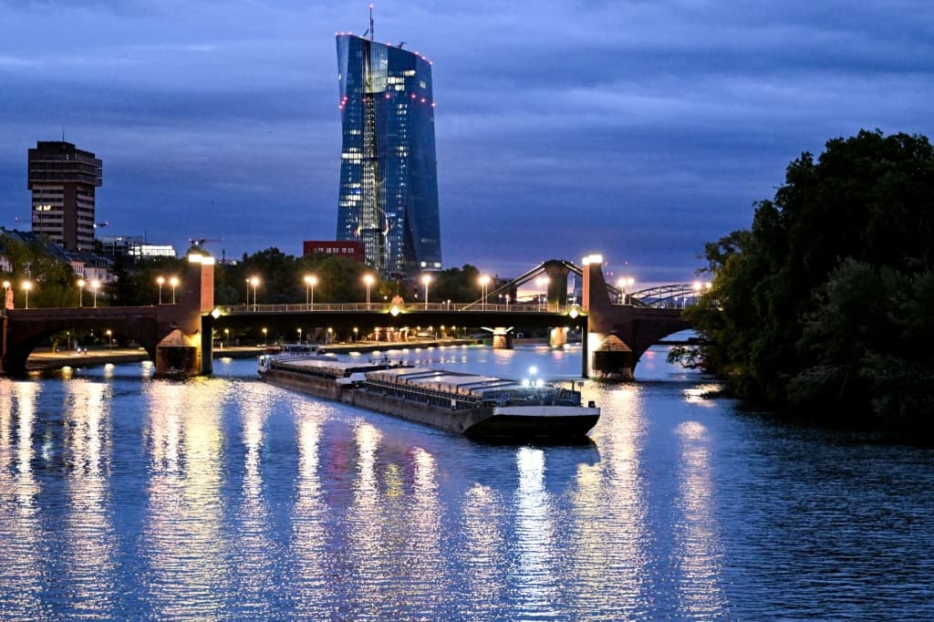 ECB คงดอกเบี้ย ปัดช่วยฝรั่งเศส วิกฤตหนี้สาธารณะยังไม่ถึงเกณฑ์