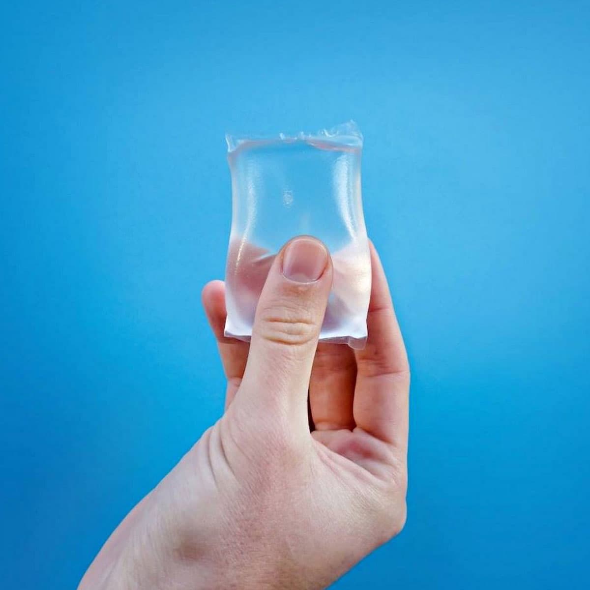 ecoeyes_ooho_the_cute_plastic_free_packaging_made_to_disappea_SPACEBAR_Photo_SQ_01_894d087874.jpg