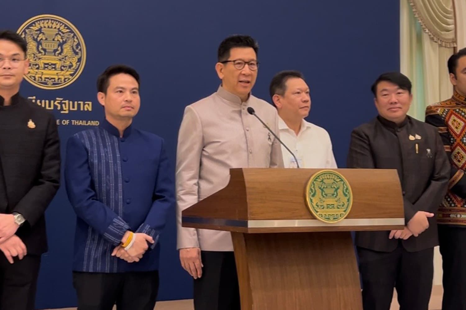 ‘เอกนิติ’ กางแผนกู้ 4 แสนล้าน แก้วิกฤตปากท้อง