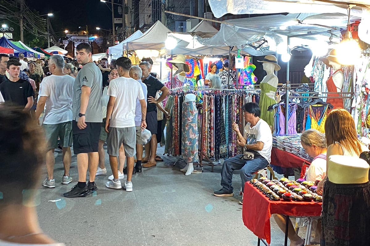 economic_business_chiangmai_walking_street_SPACEBAR_Photo02_0f364c705f.jpg