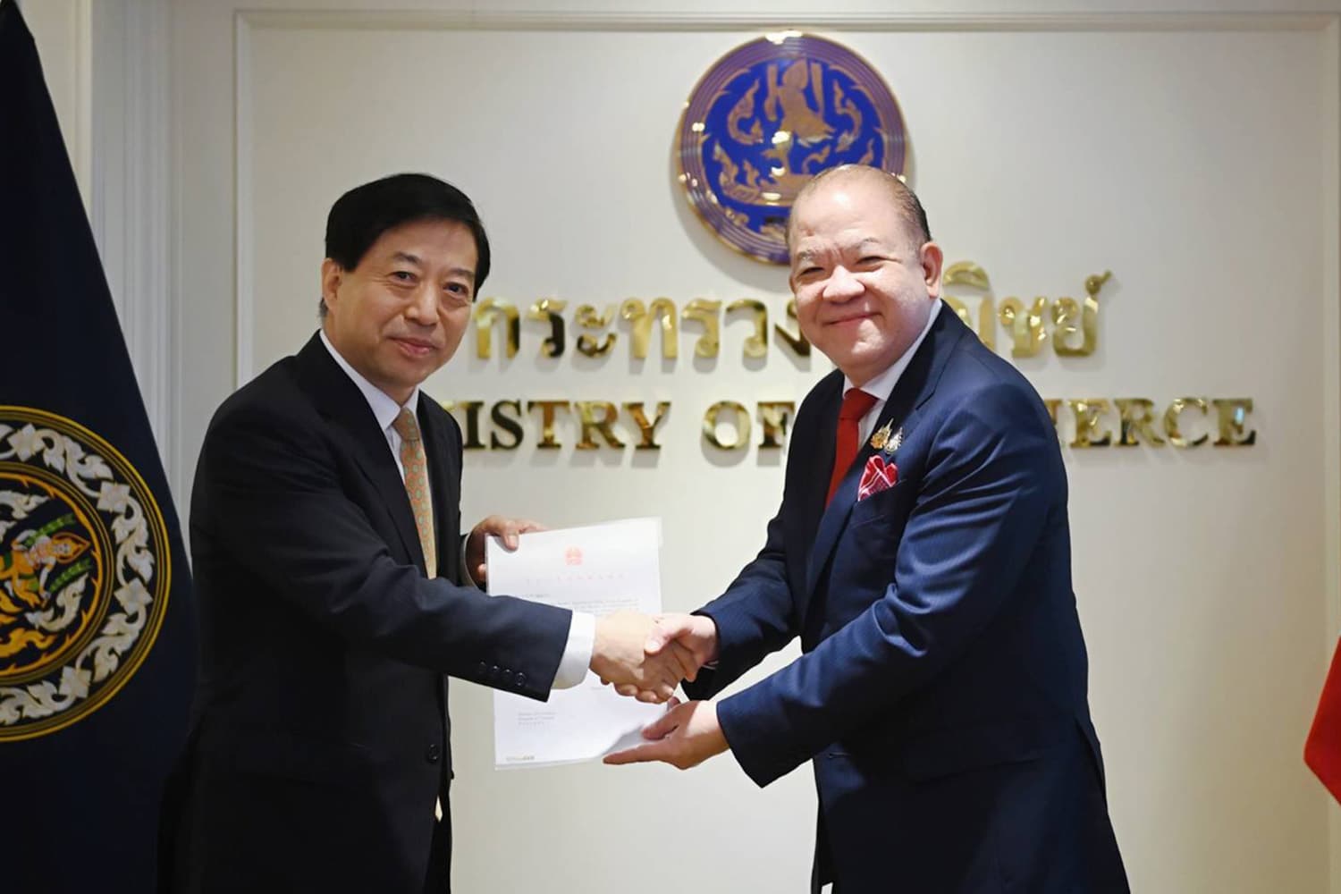 economic_business_chinese_online_products_thailand_SPACEBAR_Hero_352f503893.jpg